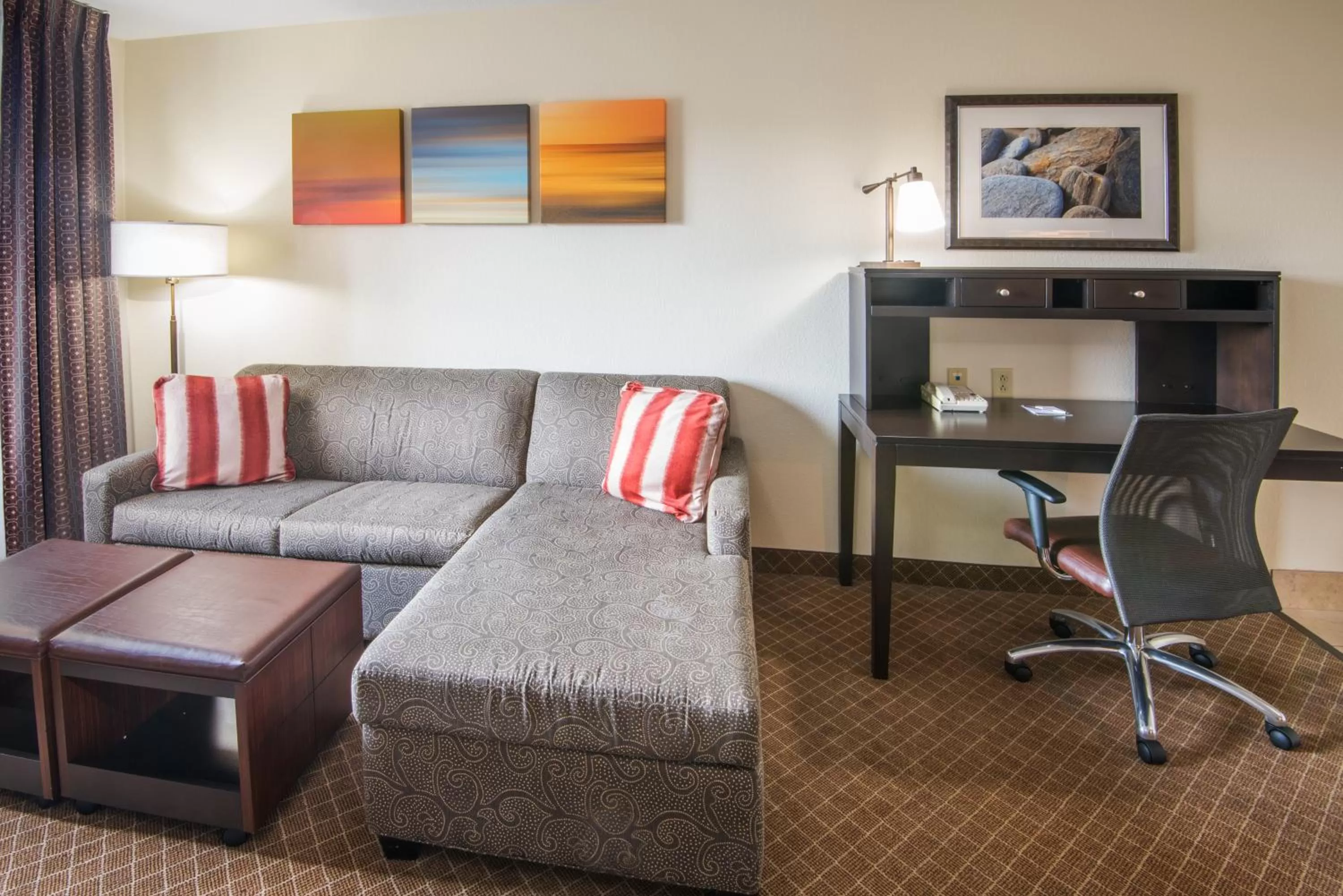Seating area in Staybridge Suites Columbus-Airport by IHG