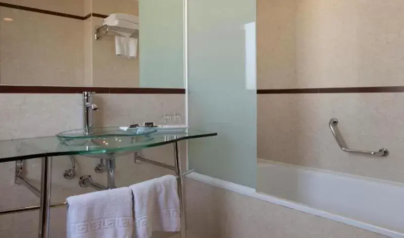 Bathroom in Hotel Centro Los Braseros