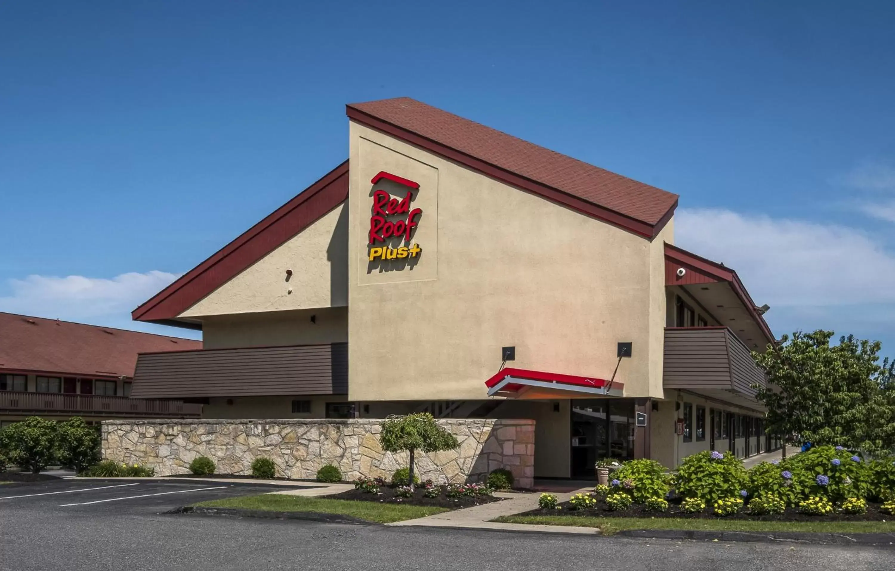 Property Building in Red Roof Inn PLUS + Boston - Framingham