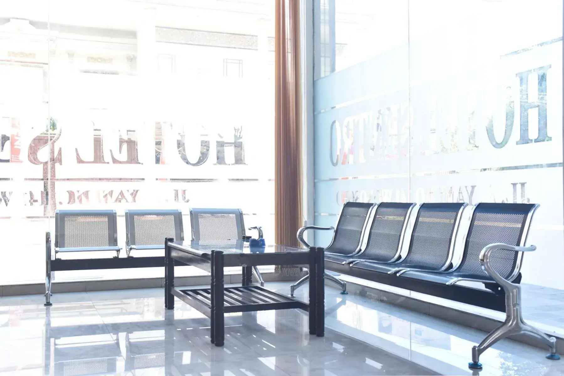 Seating Area in RedDoorz near Alun Alun Wonosobo