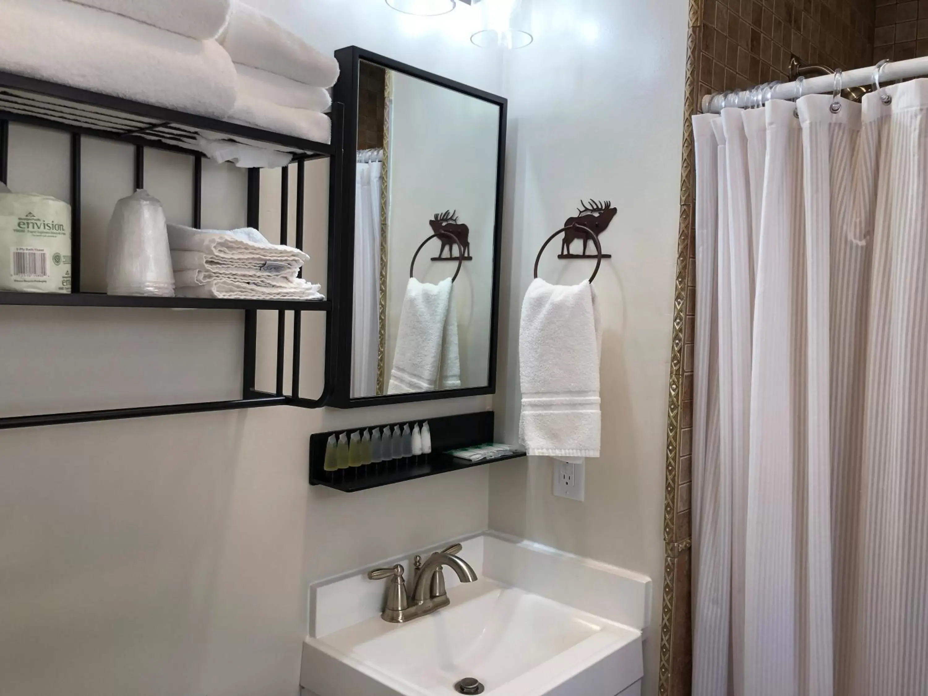 Bathroom in Yellowstone Riverside Cottages