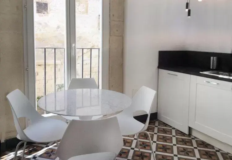 Dining Area in Isabella di Castiglia Apartments