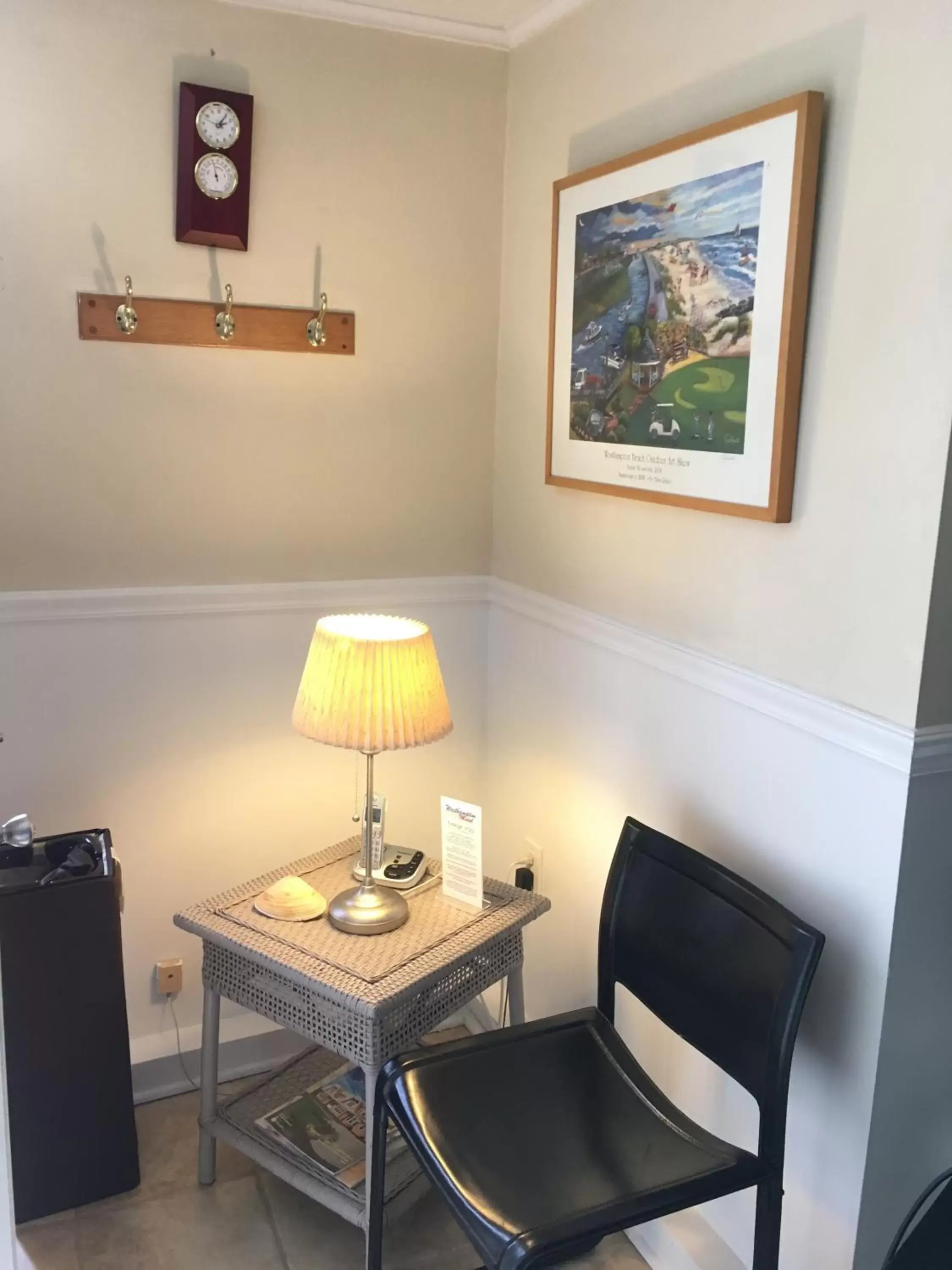 Living room, Seating Area in Westhampton Seabreeze Motel