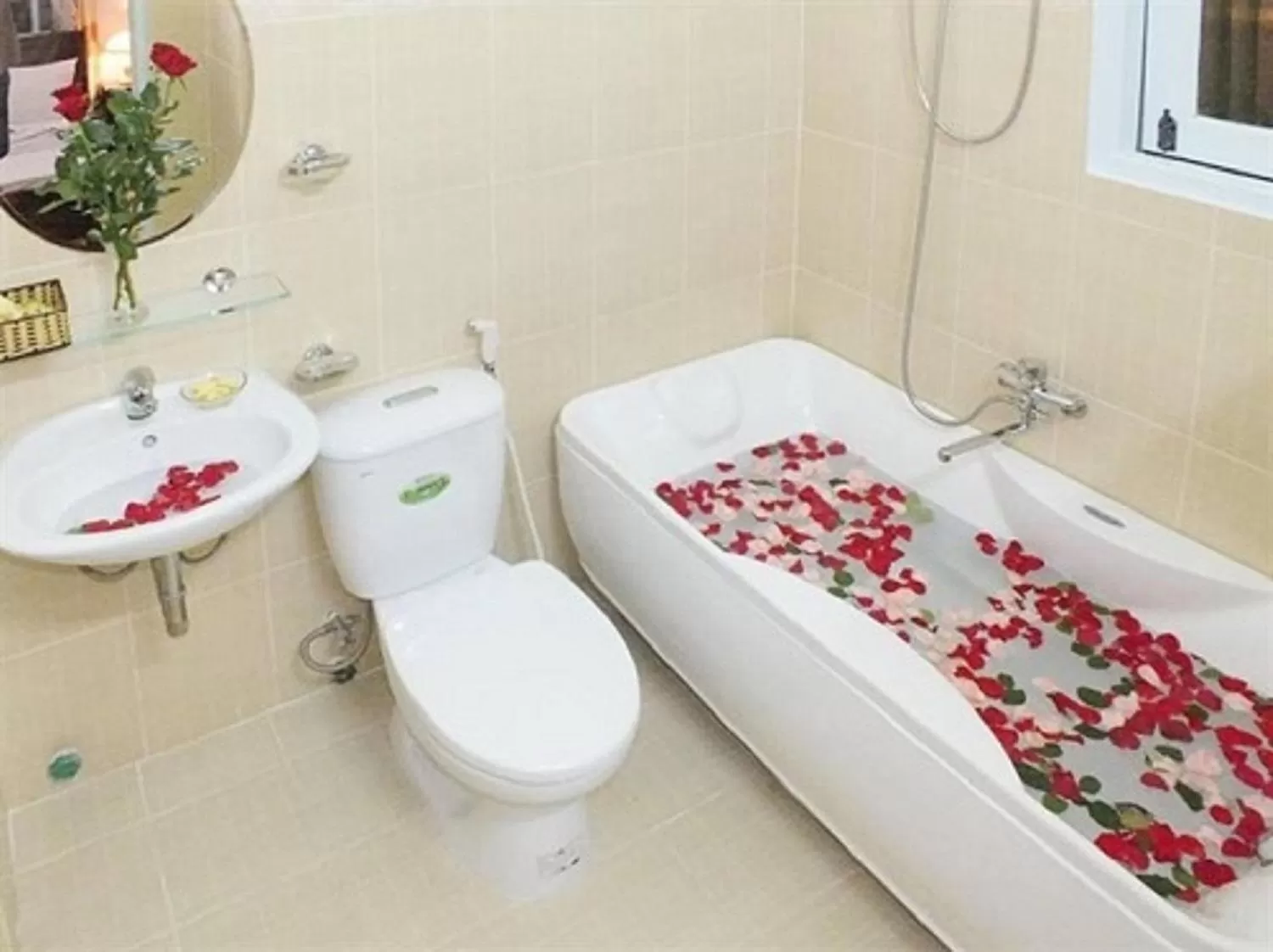 Toilet in Ben Thanh Station Hotel