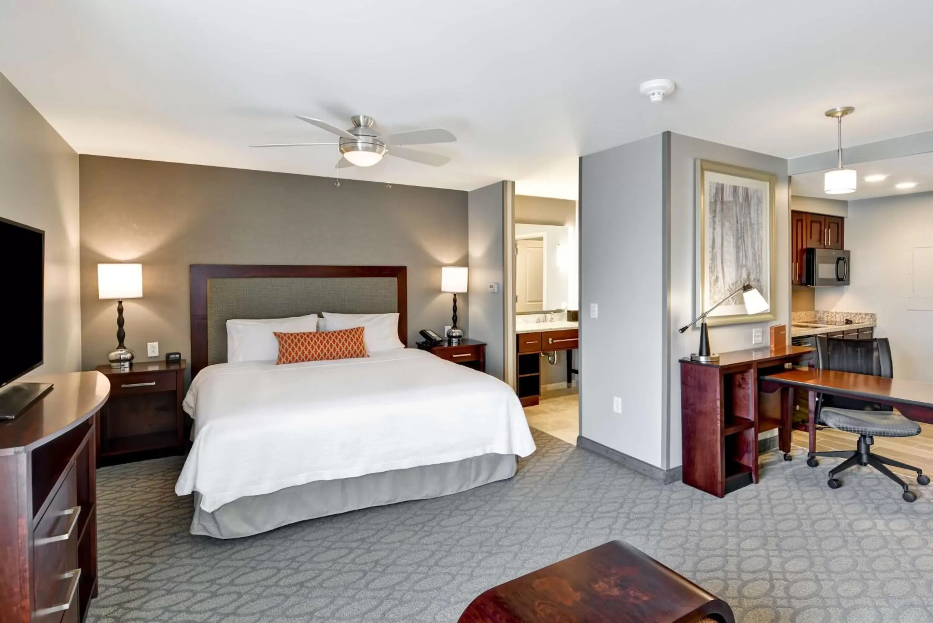 Bedroom, Bed in Homewood Suites By Hilton New Hartford Utica