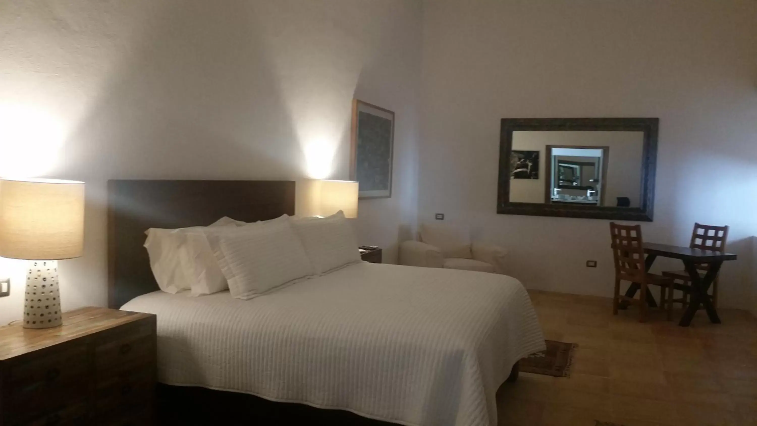 Superior Double Room with tub in Hotel Boutique Casareyna