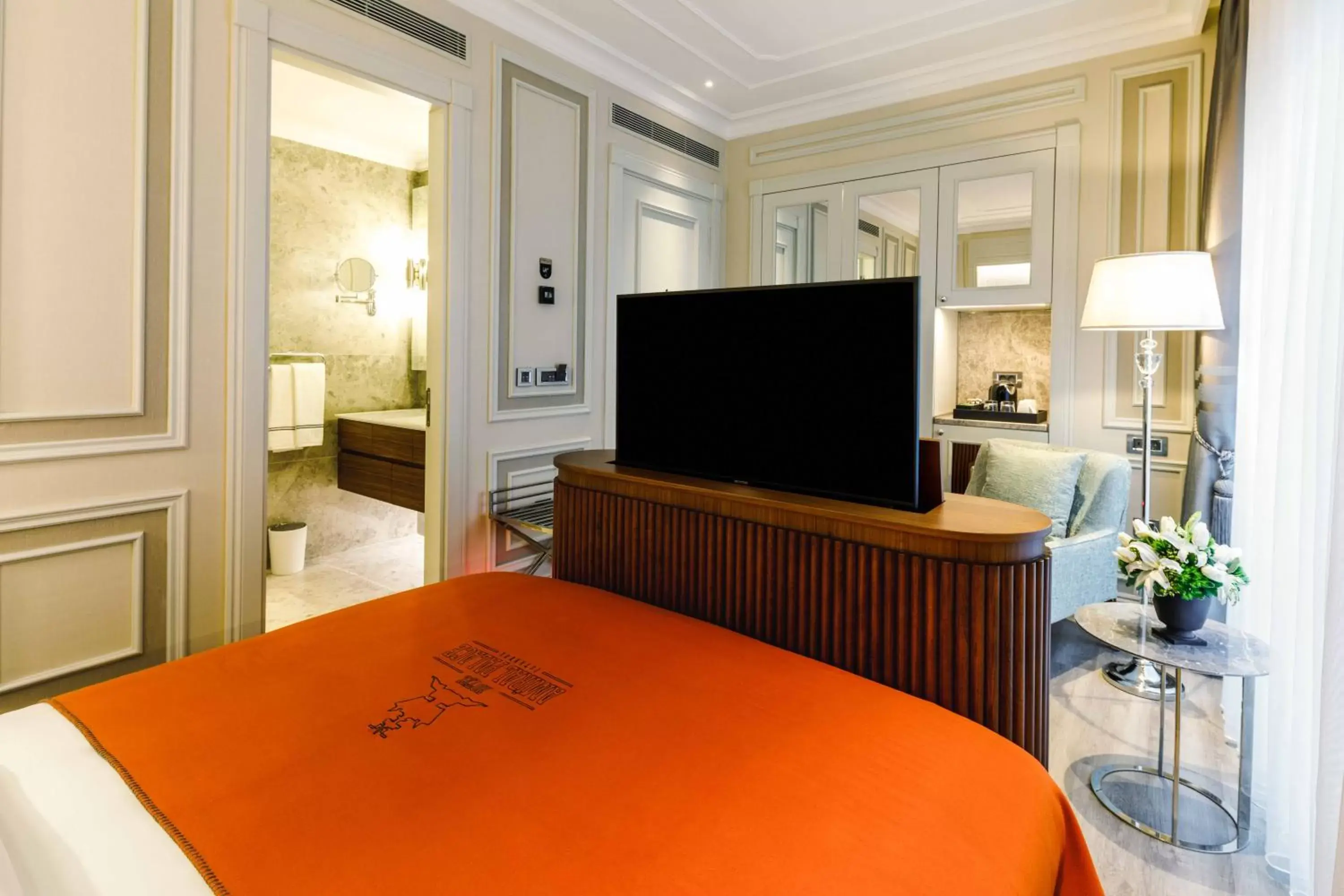 TV and multimedia in Amiral Palace Hotel Boutique Class