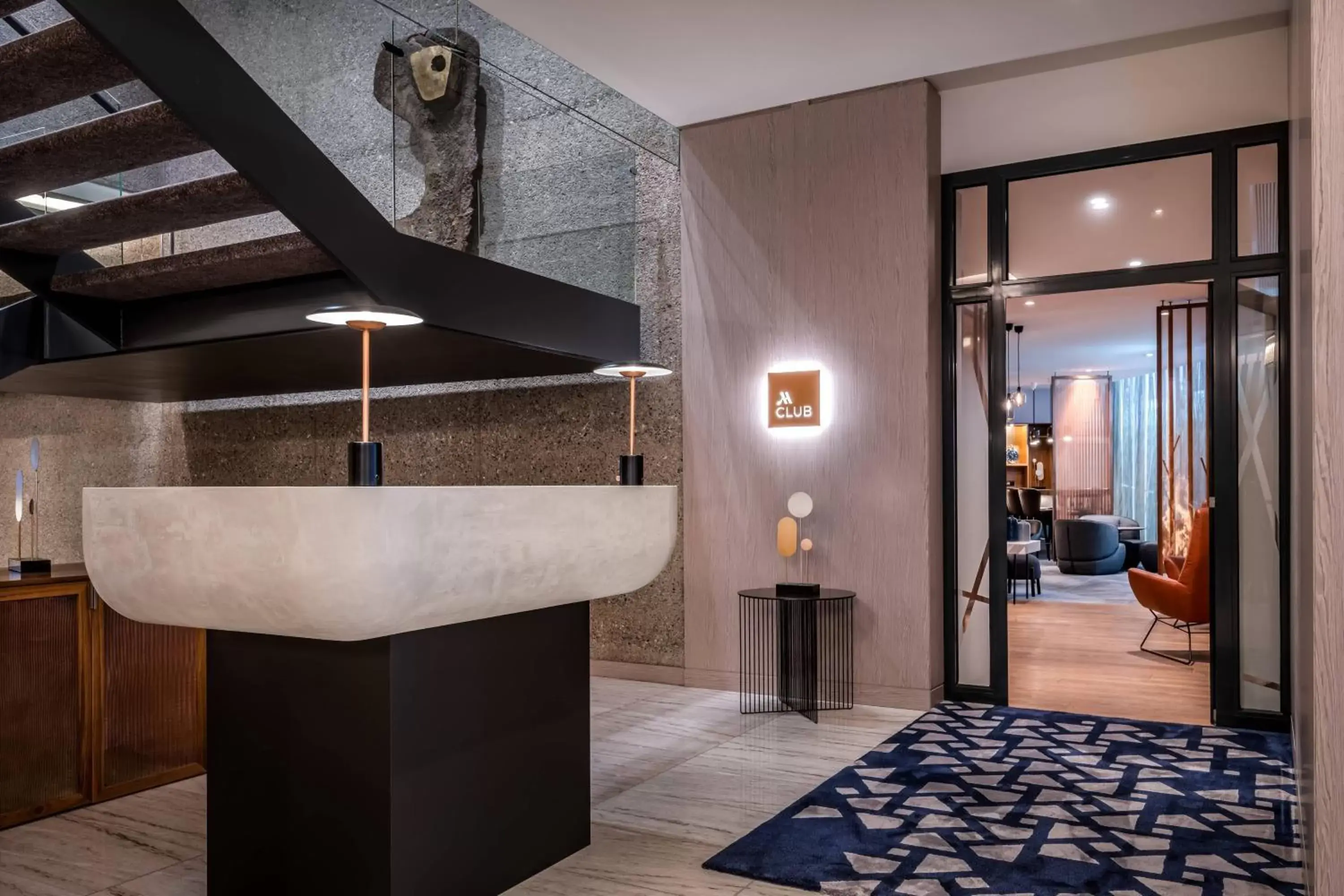 Lounge or bar, Bathroom in Zurich Marriott Hotel