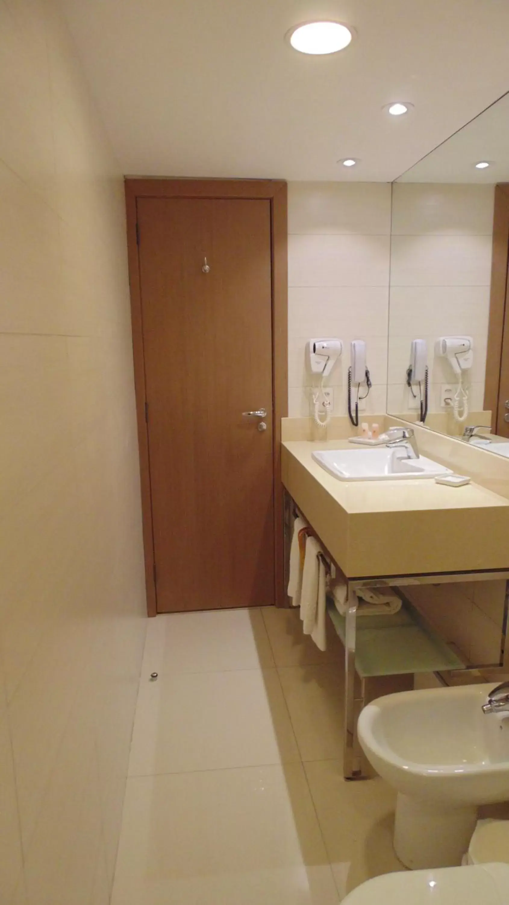 Toilet, Bathroom in Mirasol Copacabana Hotel