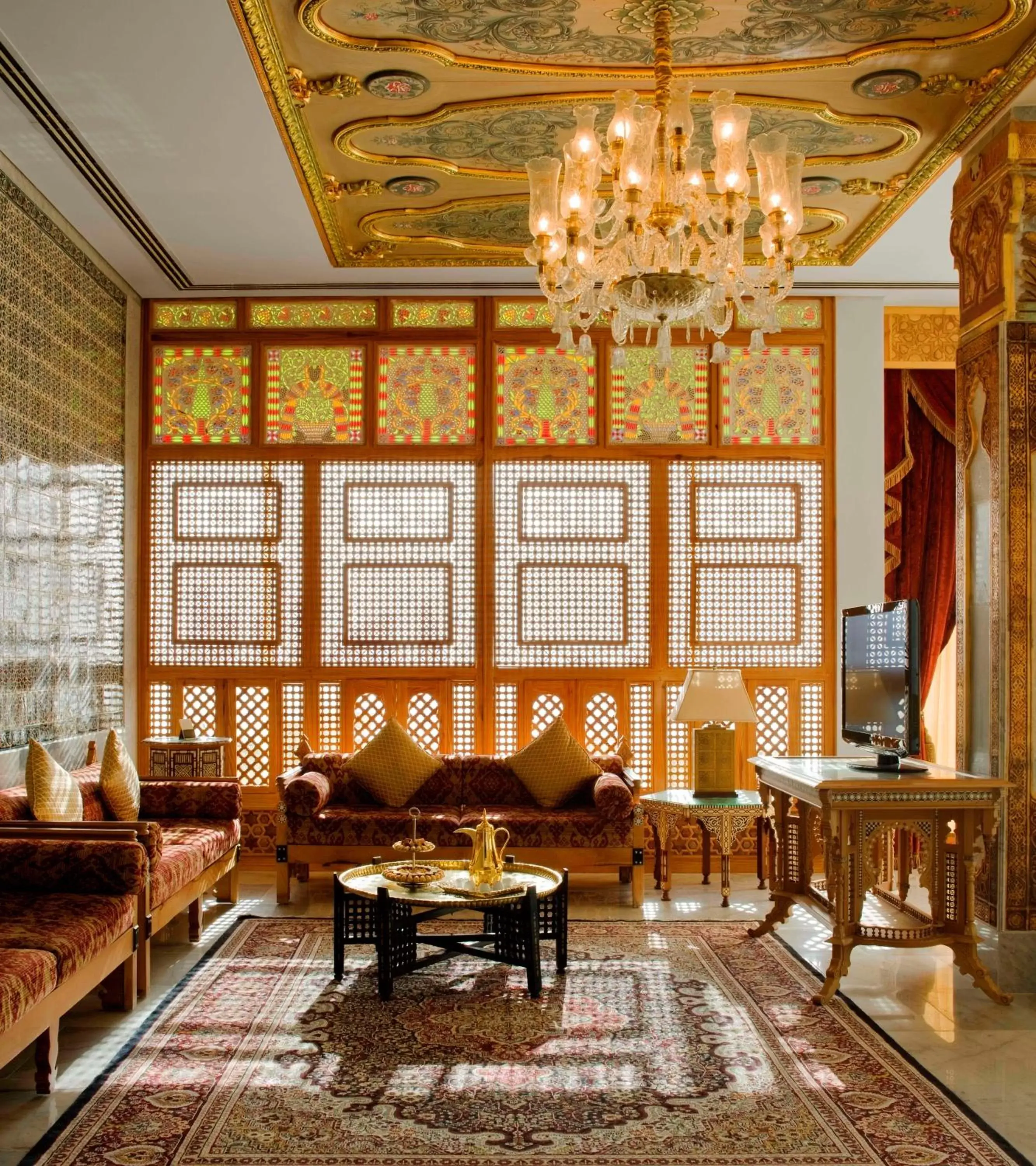 Living room, Lobby/Reception in Raffles Dubai