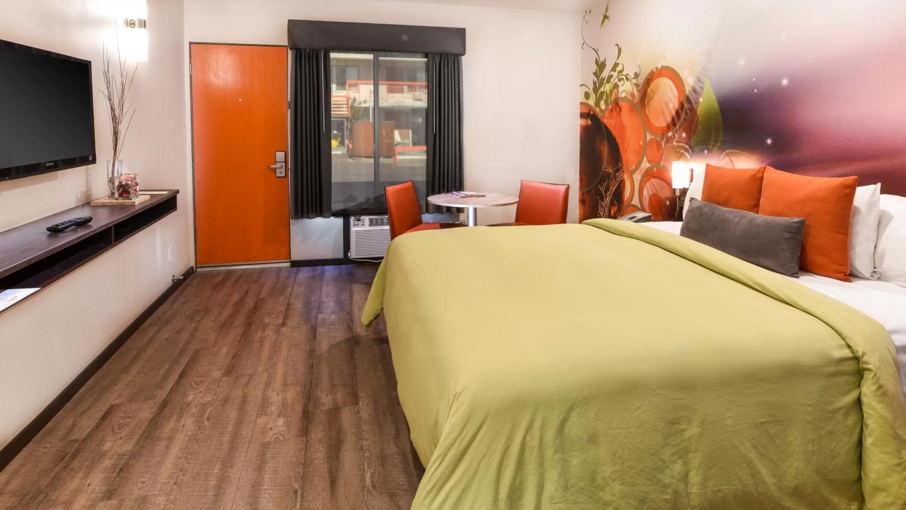 TV and multimedia, Bed in The Tangerine - a Burbank Hotel