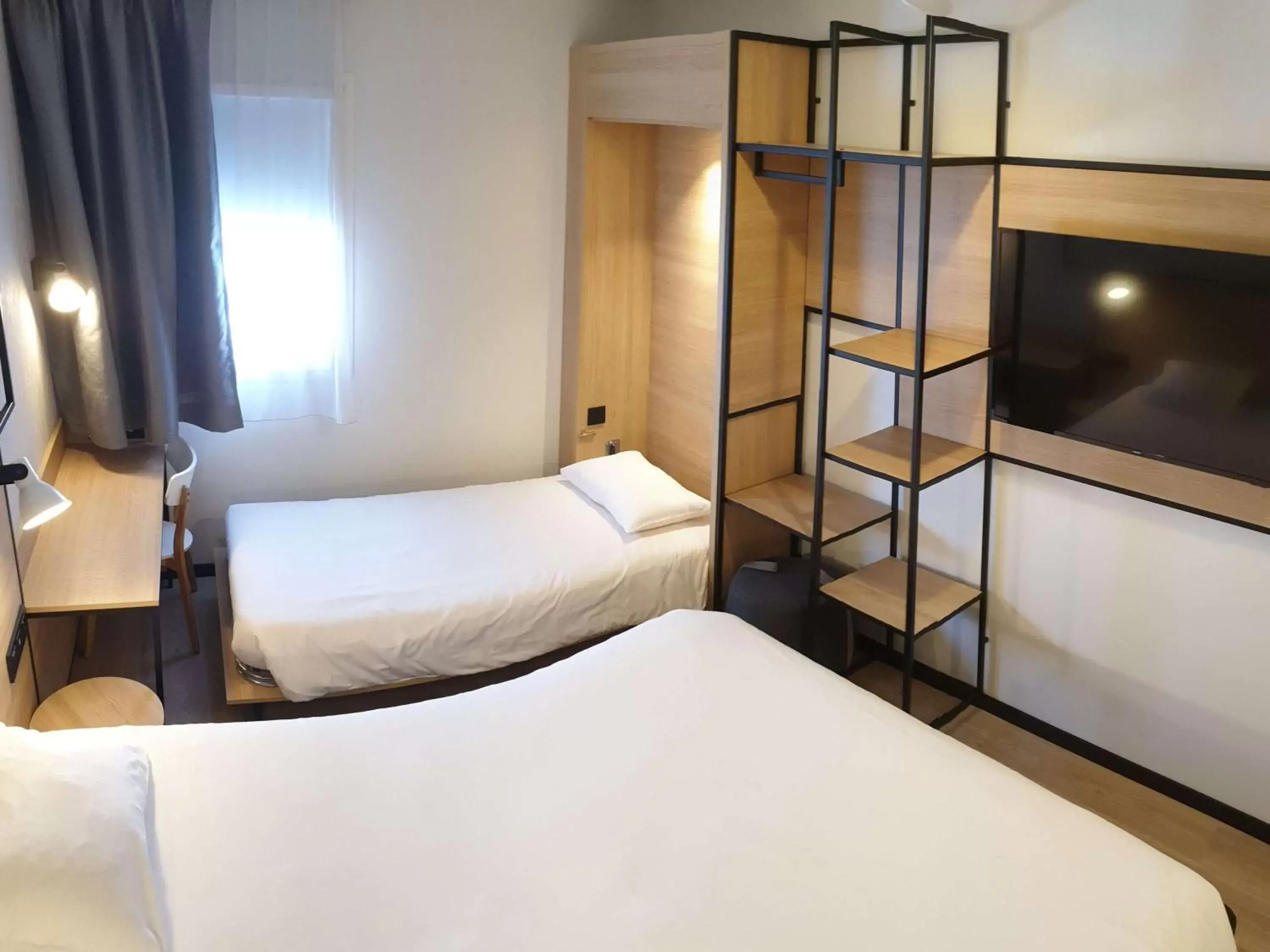 Communal lounge/ TV room, Bed in ibis Ciboure Saint-Jean-de-Luz
