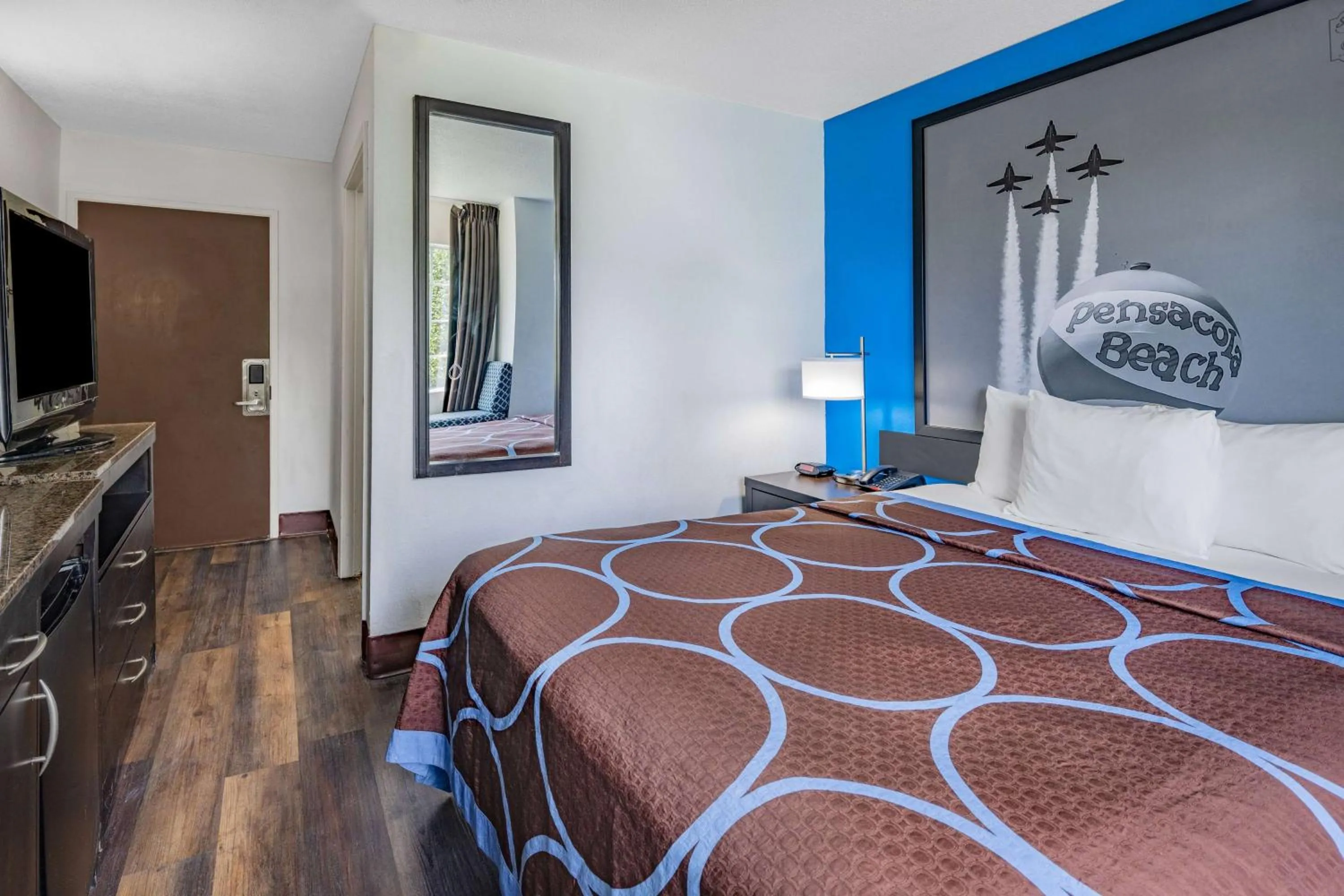 Photo of the whole room, Bed in Super 8 by Wyndham Pensacola