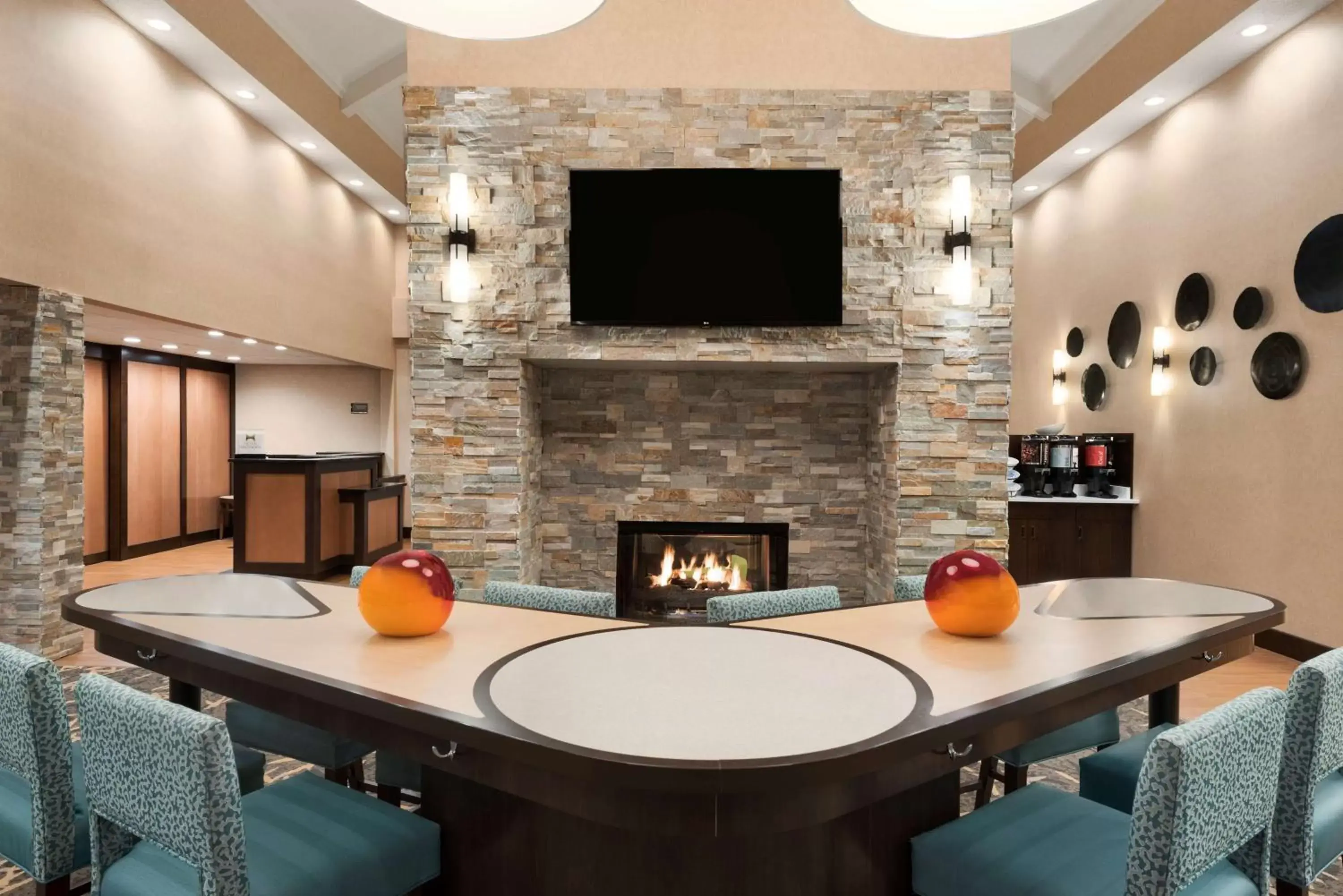 Dining area in Homewood Suites by Hilton Columbus-Hilliard