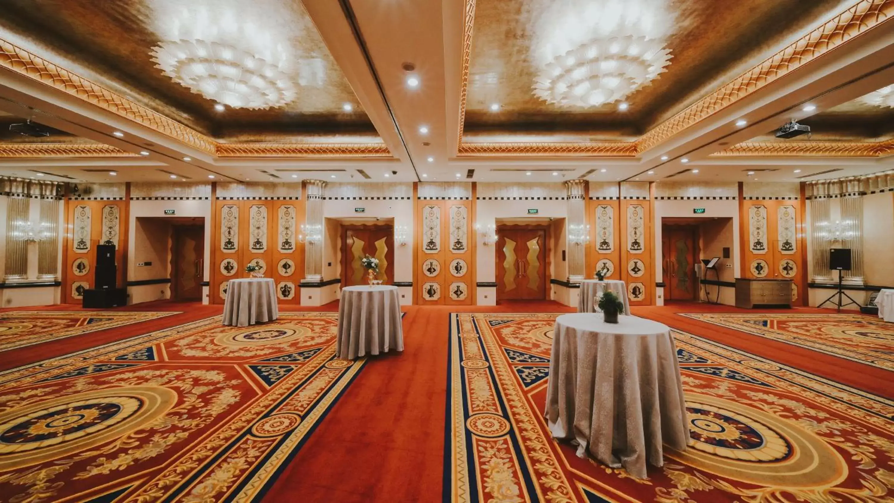 Meeting/conference room, Banquet Facilities in Crowne Plaza Qingdao, an IHG Hotel