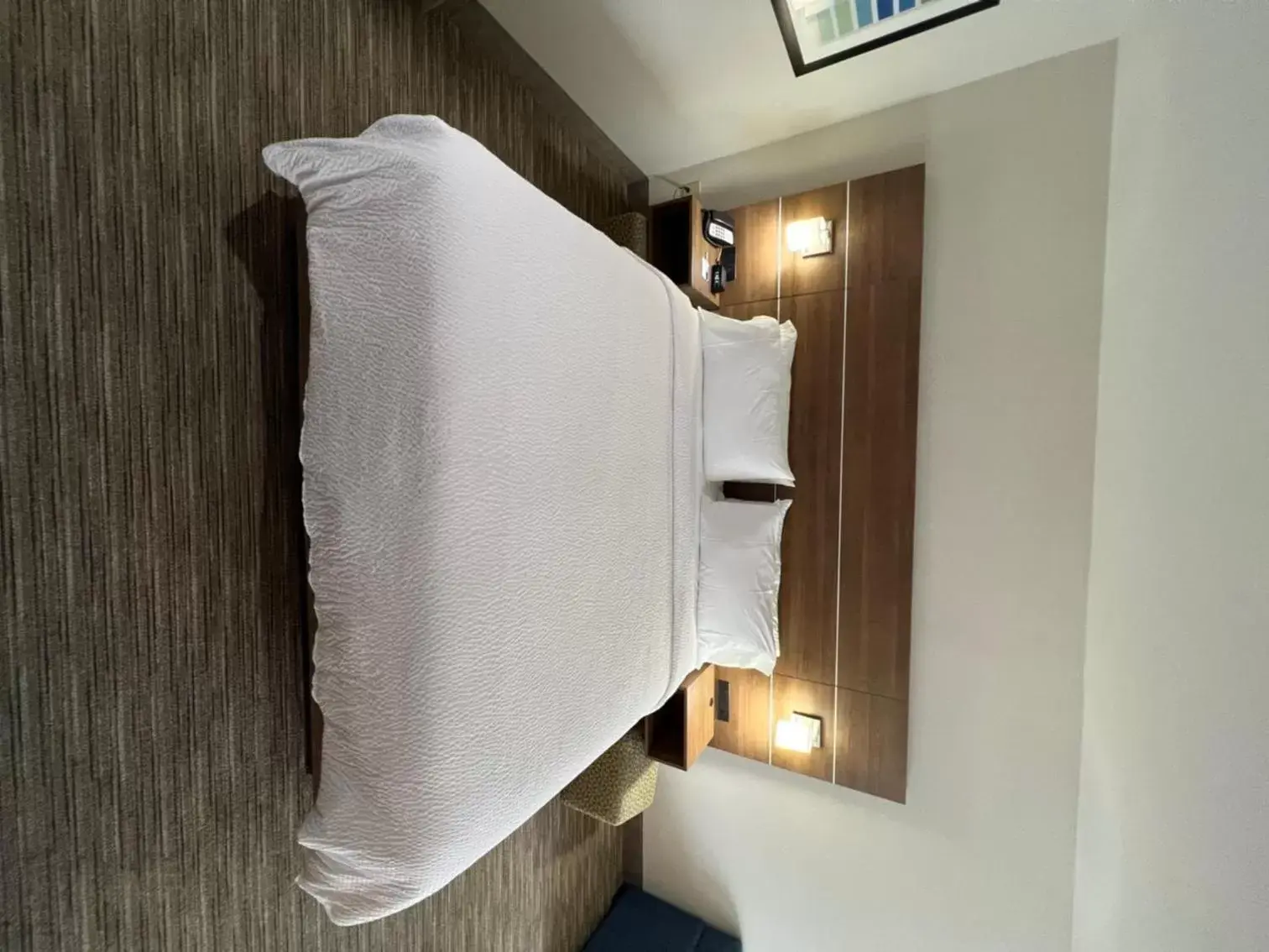 Bedroom, Bed in Holiday Inn Express Hotel & Suites Lake Elsinore by IHG Bedroom, Bed in Holiday Inn Express Hotel & Suites Lake Elsinore by IHG