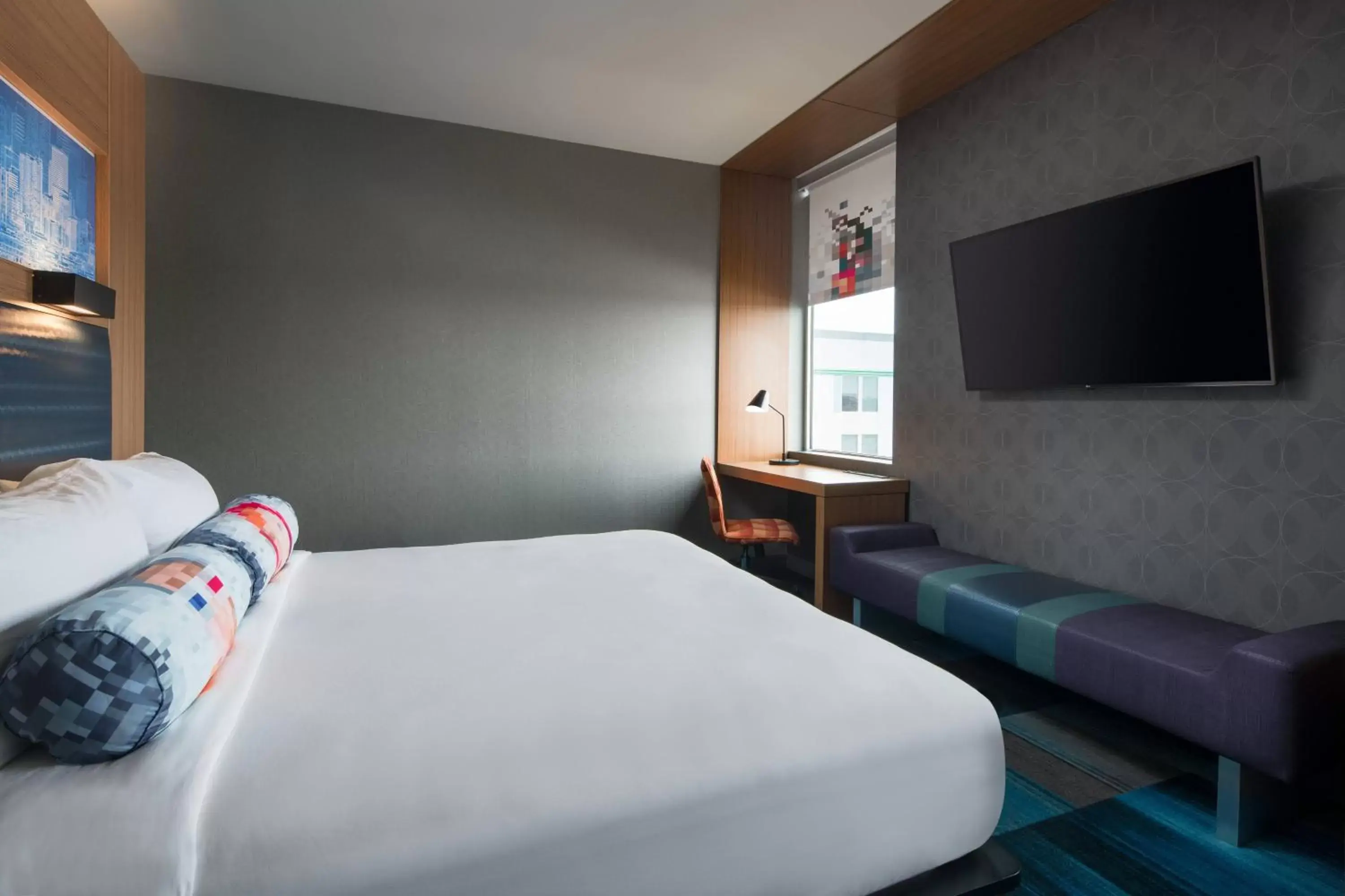 Photo of the whole room, Bed in Aloft Denver Airport at Gateway Park