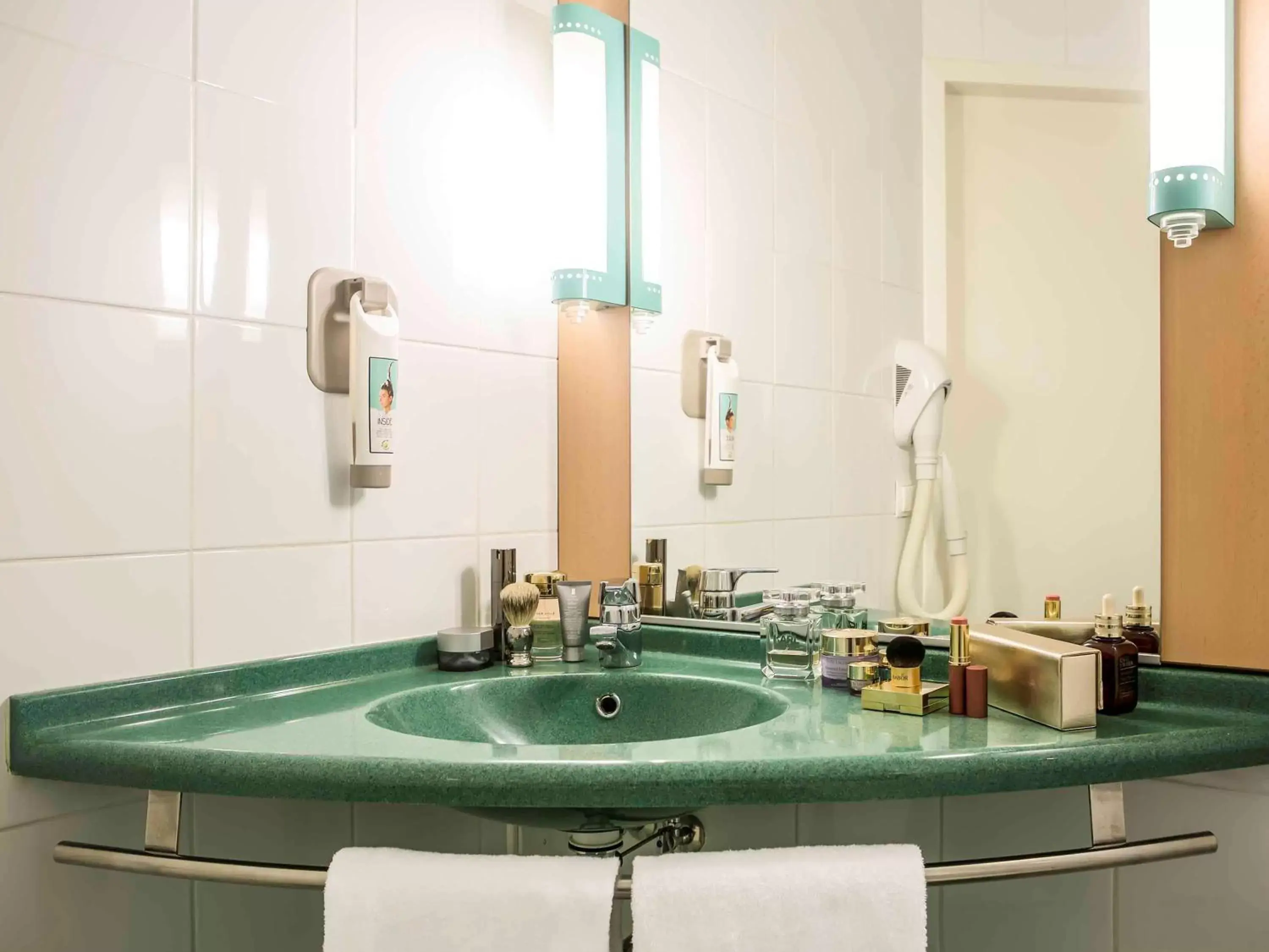 Photo of the whole room, Bathroom in Ibis Szczecin Centrum