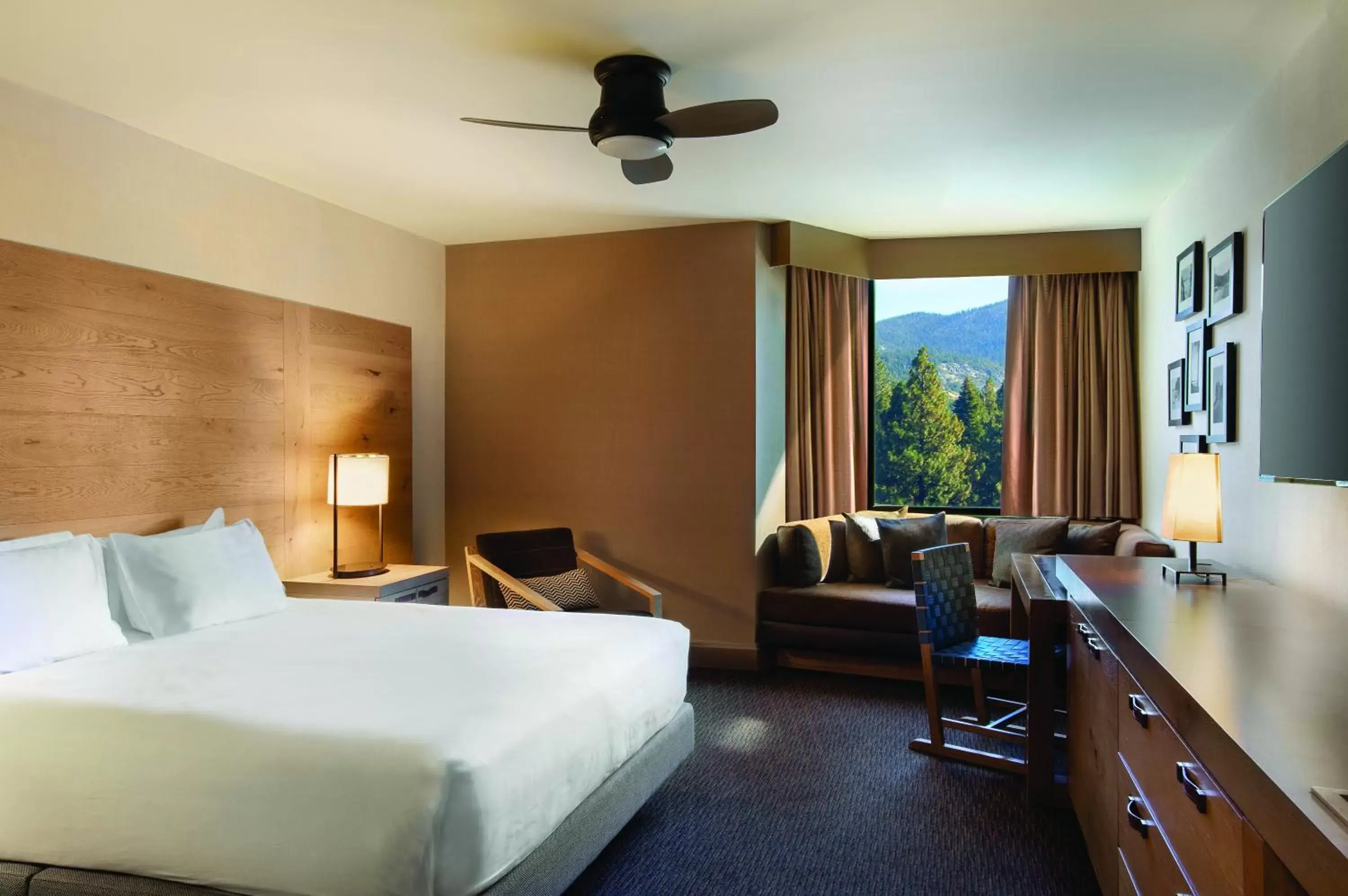 King Room with Accessible Shower - Disability Access in Hyatt Regency Lake Tahoe Resort, Spa & Casino