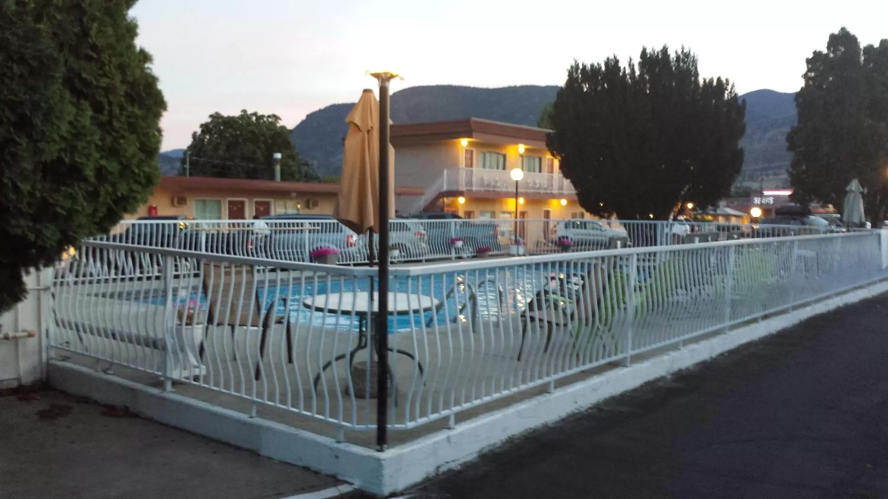 Swimming Pool in Swiss Sunset Inn