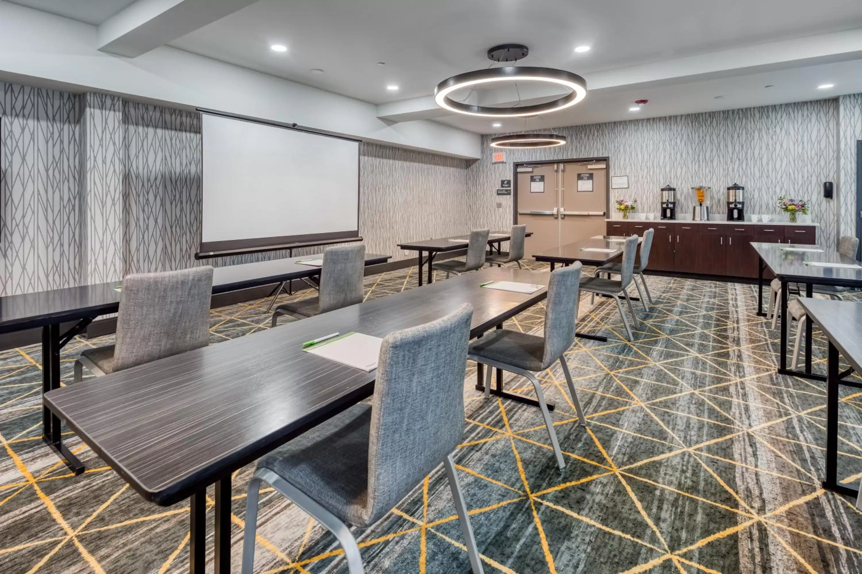 Meeting/conference room, Restaurant/Places to Eat in Holiday Inn - Kansas City - Downtown, an IHG Hotel