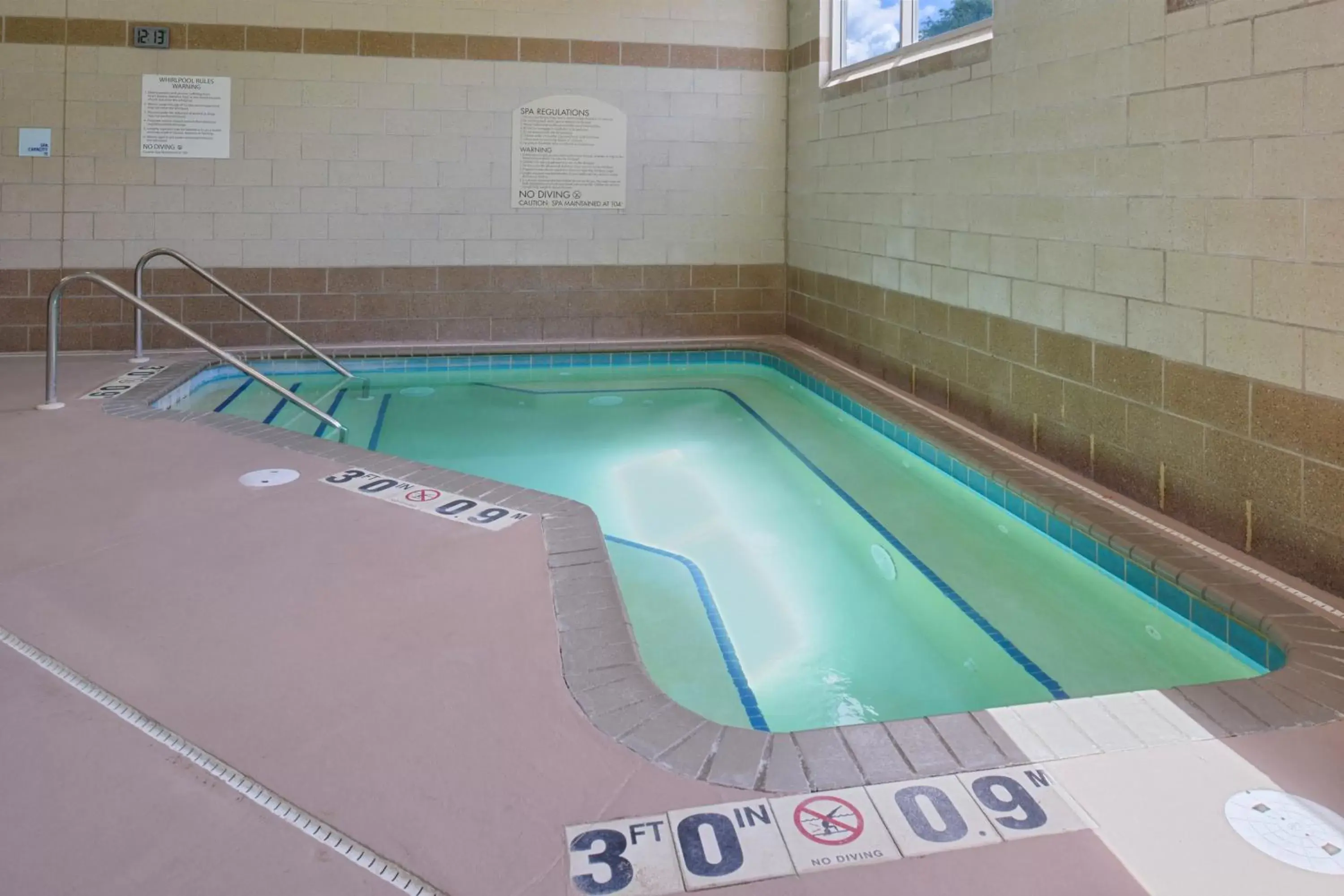 Swimming pool in Holiday Inn Express St Croix Valley by IHG Swimming pool in Holiday Inn Express St Croix Valley by IHG