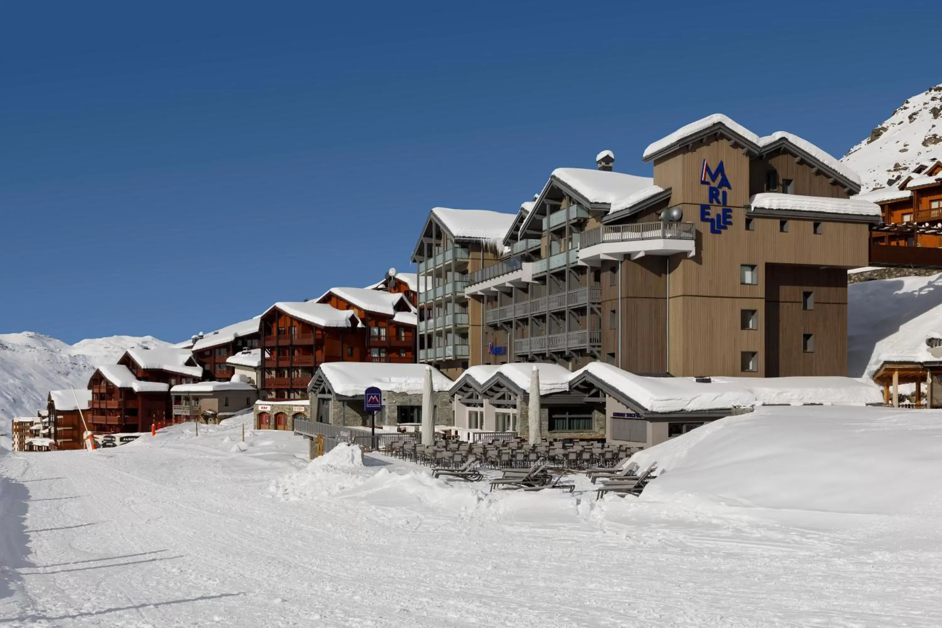 Property building, Winter in Hôtel Marielle