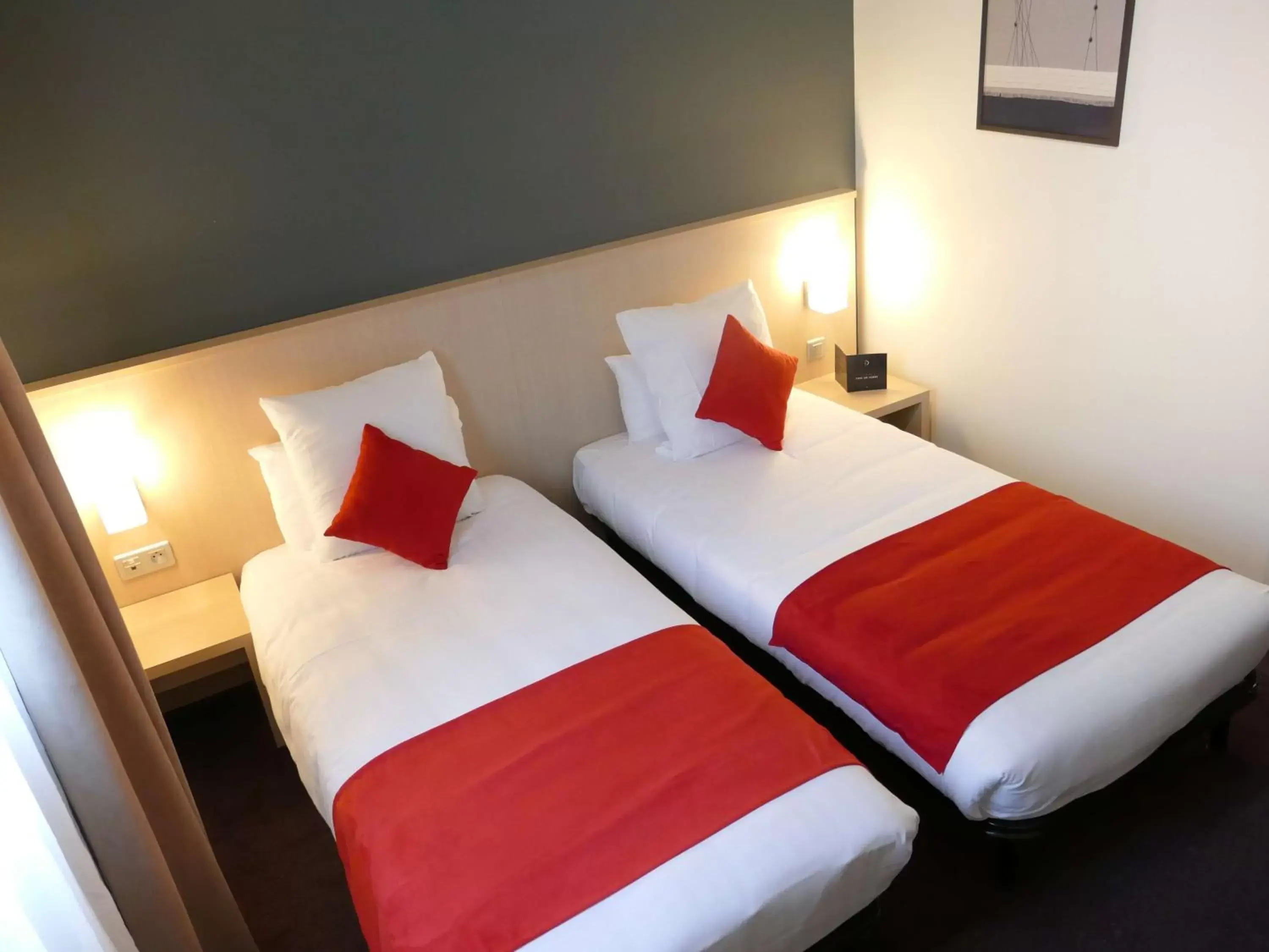 Photo of the whole room, Bed in Sure Hotel by Best Western Nantes Beaujoire