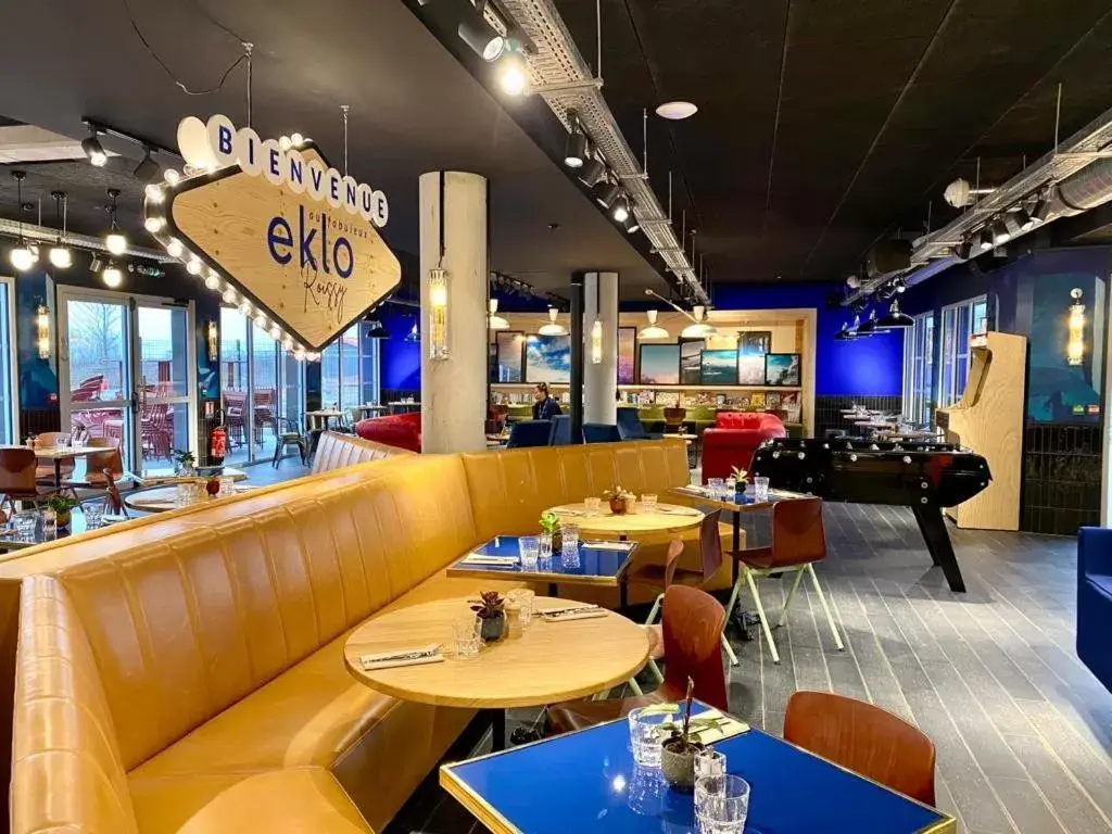 Living room, Restaurant/Places to Eat in Eklo Paris Roissy CDG Airport