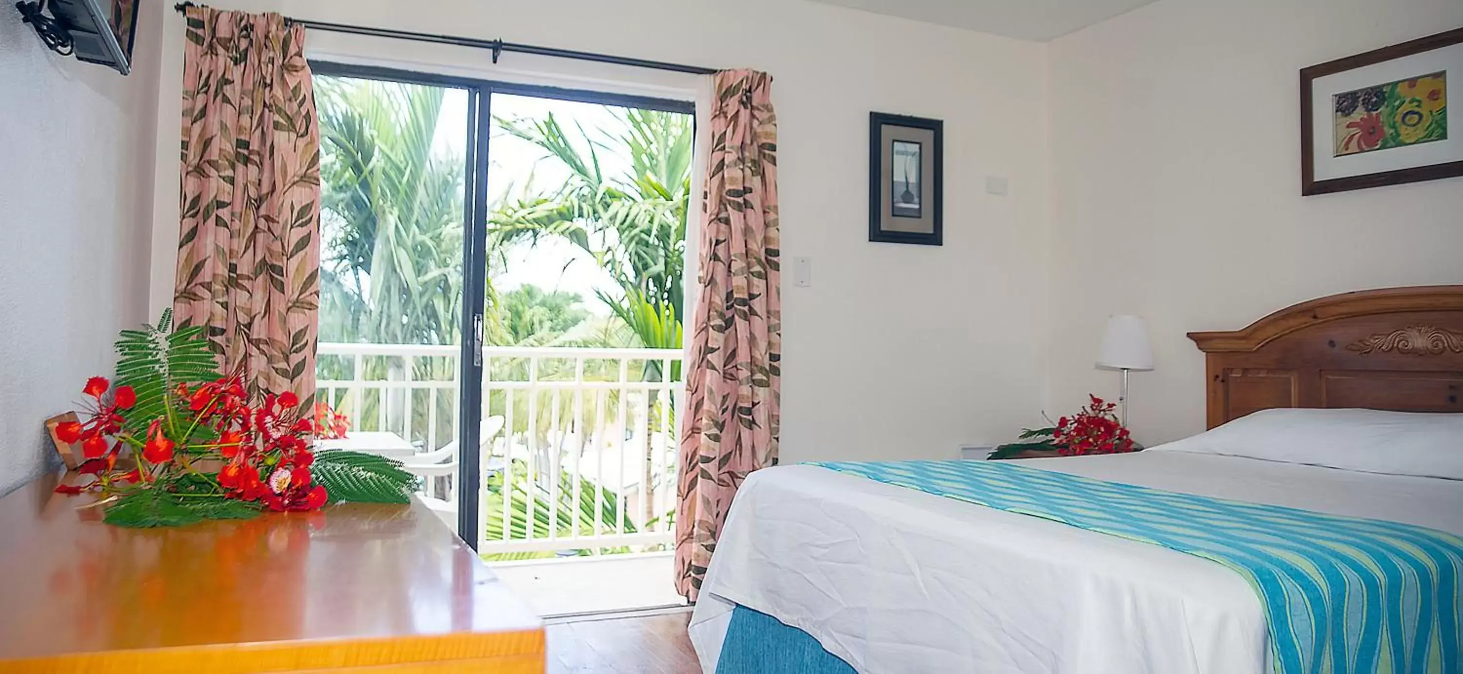 Bedroom, Bed in Orange Hill Beach Inn