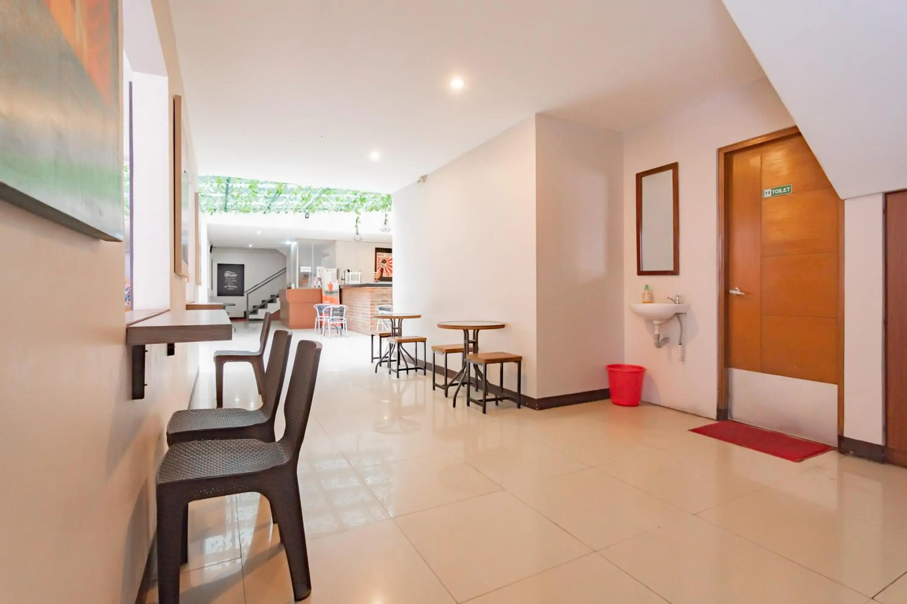 Lobby or reception in RedDoorz Plus @ Dago Pojok 3 Lobby or reception in RedDoorz Plus @ Dago Pojok 3