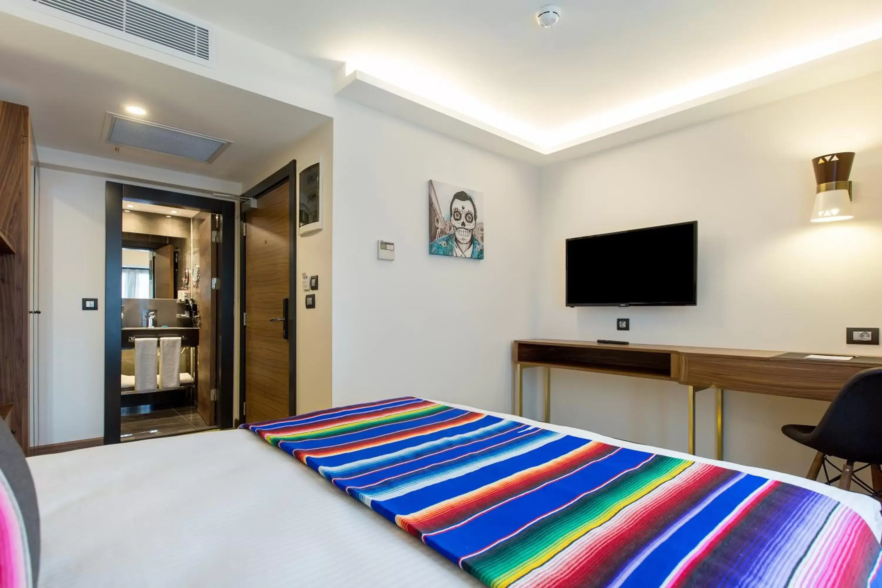 TV and multimedia, Bed in Hay Hotel Alsancak