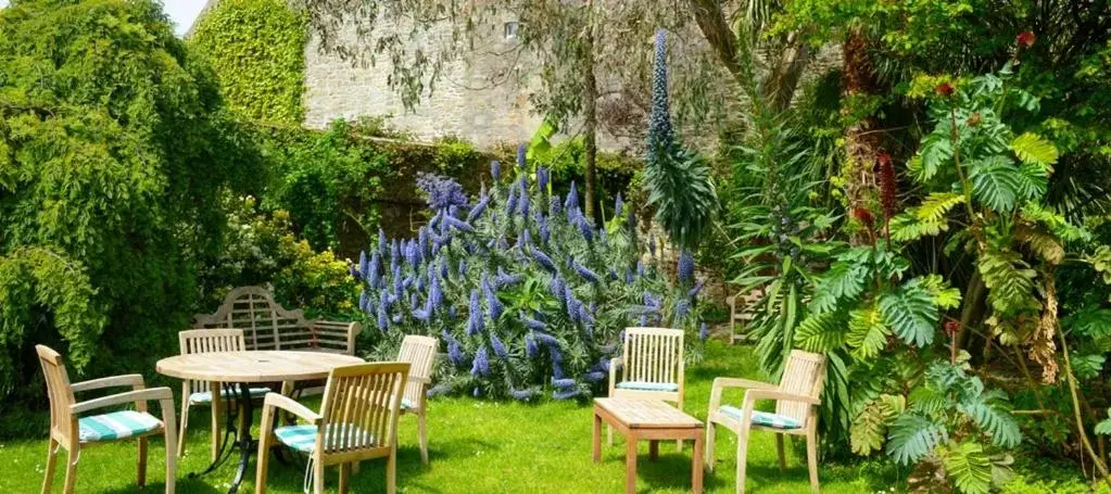 Garden view in Hotel de France