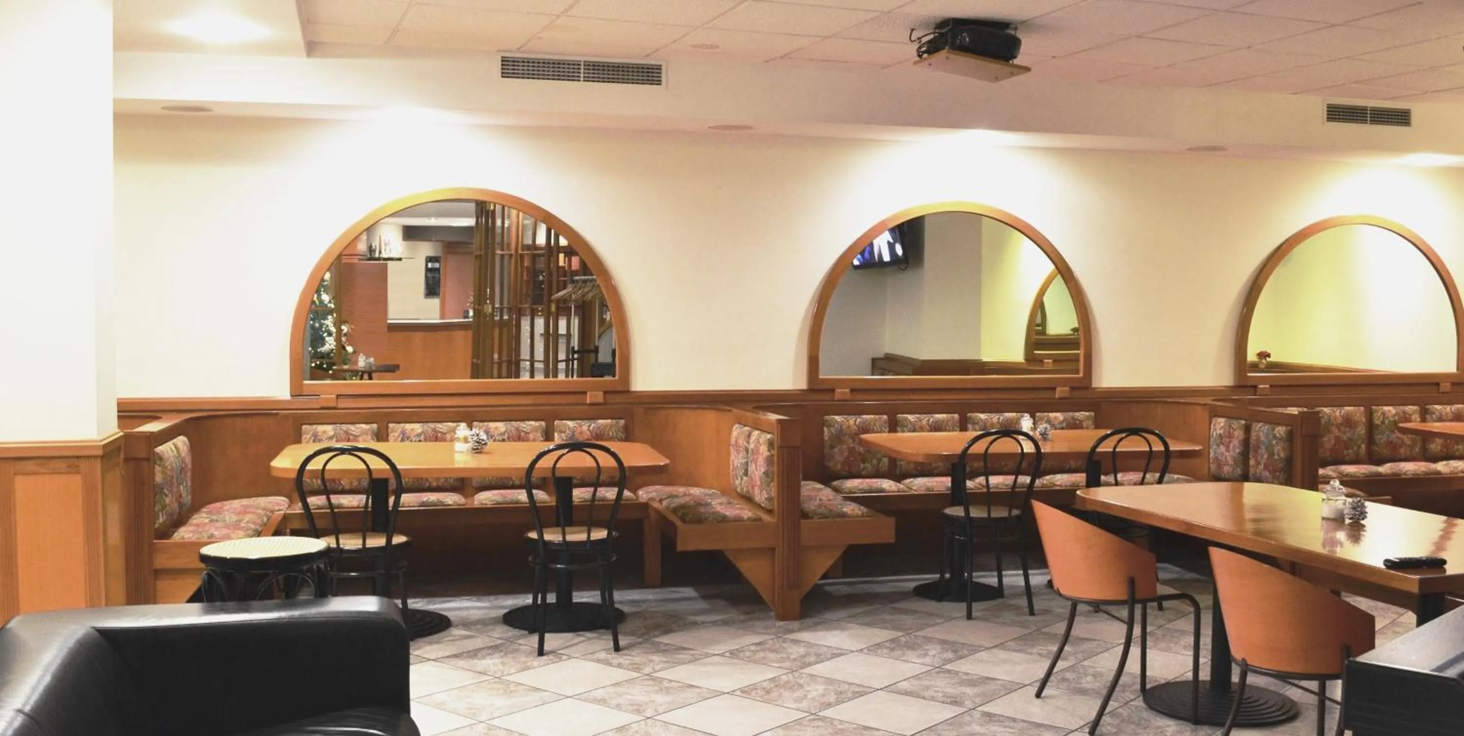 Communal lounge/ TV room in Hotel Colonne