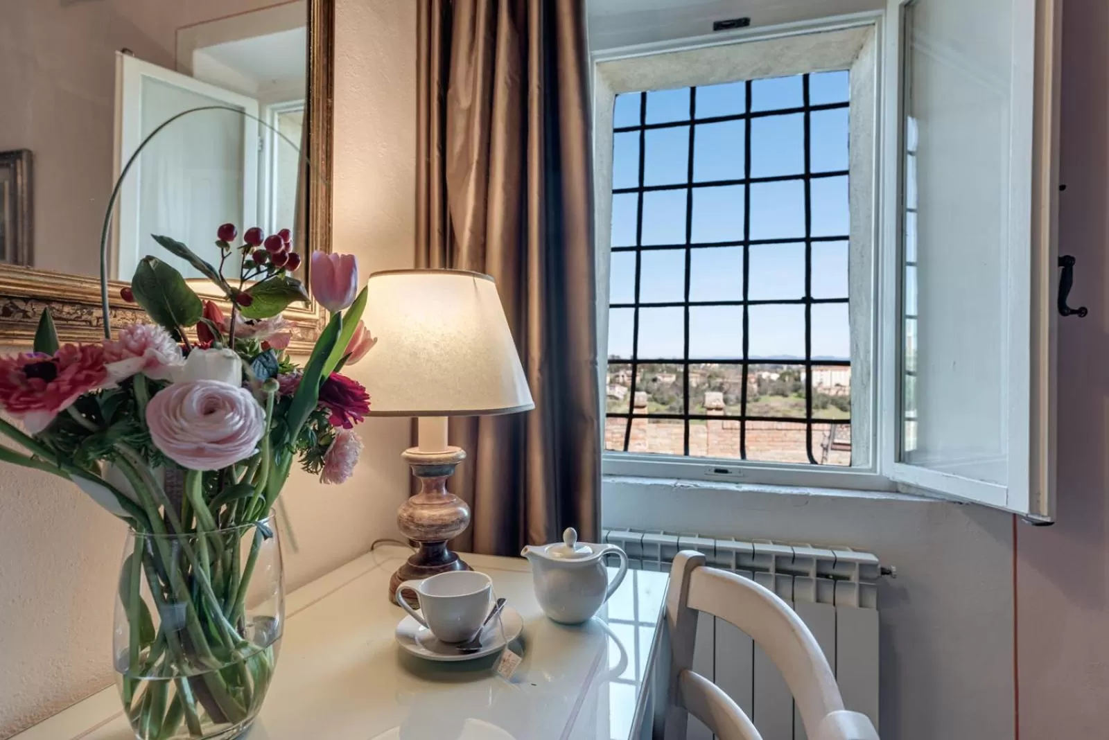 Decorative detail in Hotel Palazzo di Valli