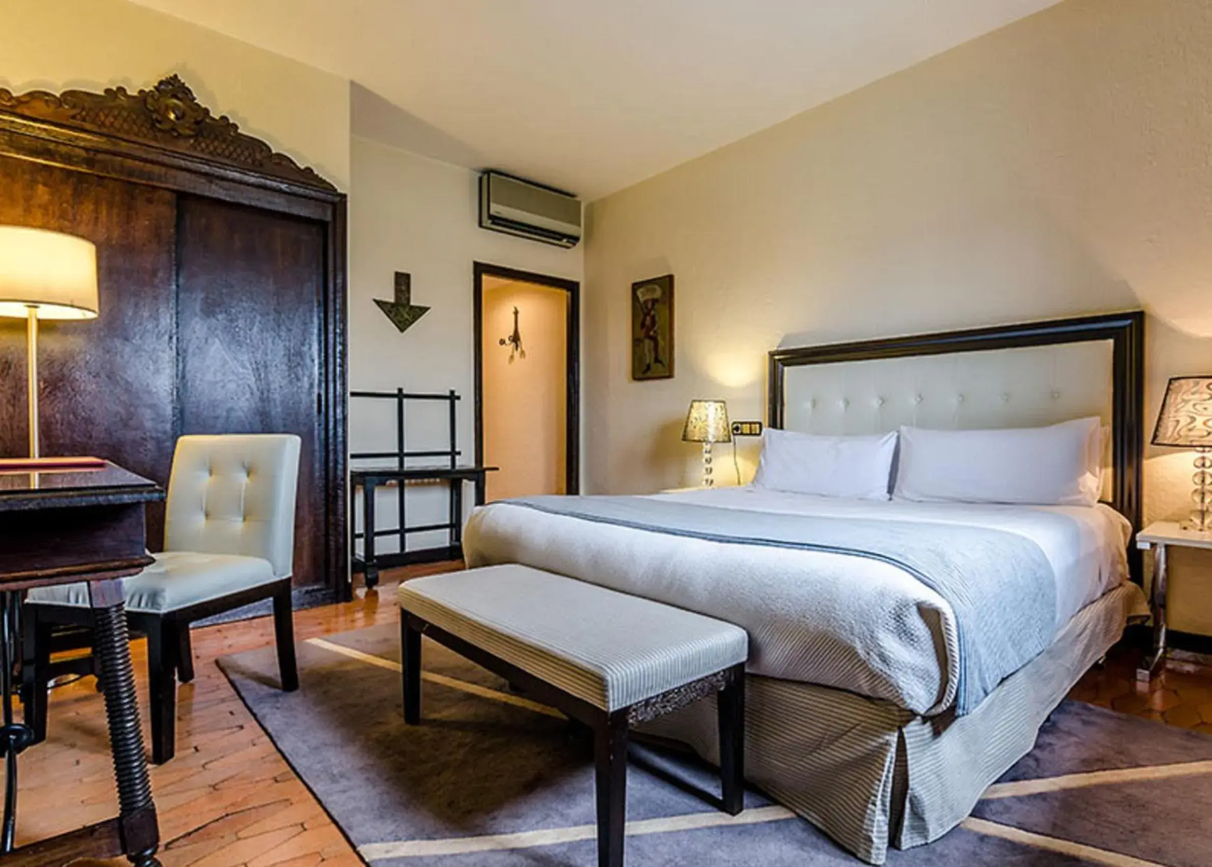 Bedroom, Bed in Hotel Temple Ponferrada