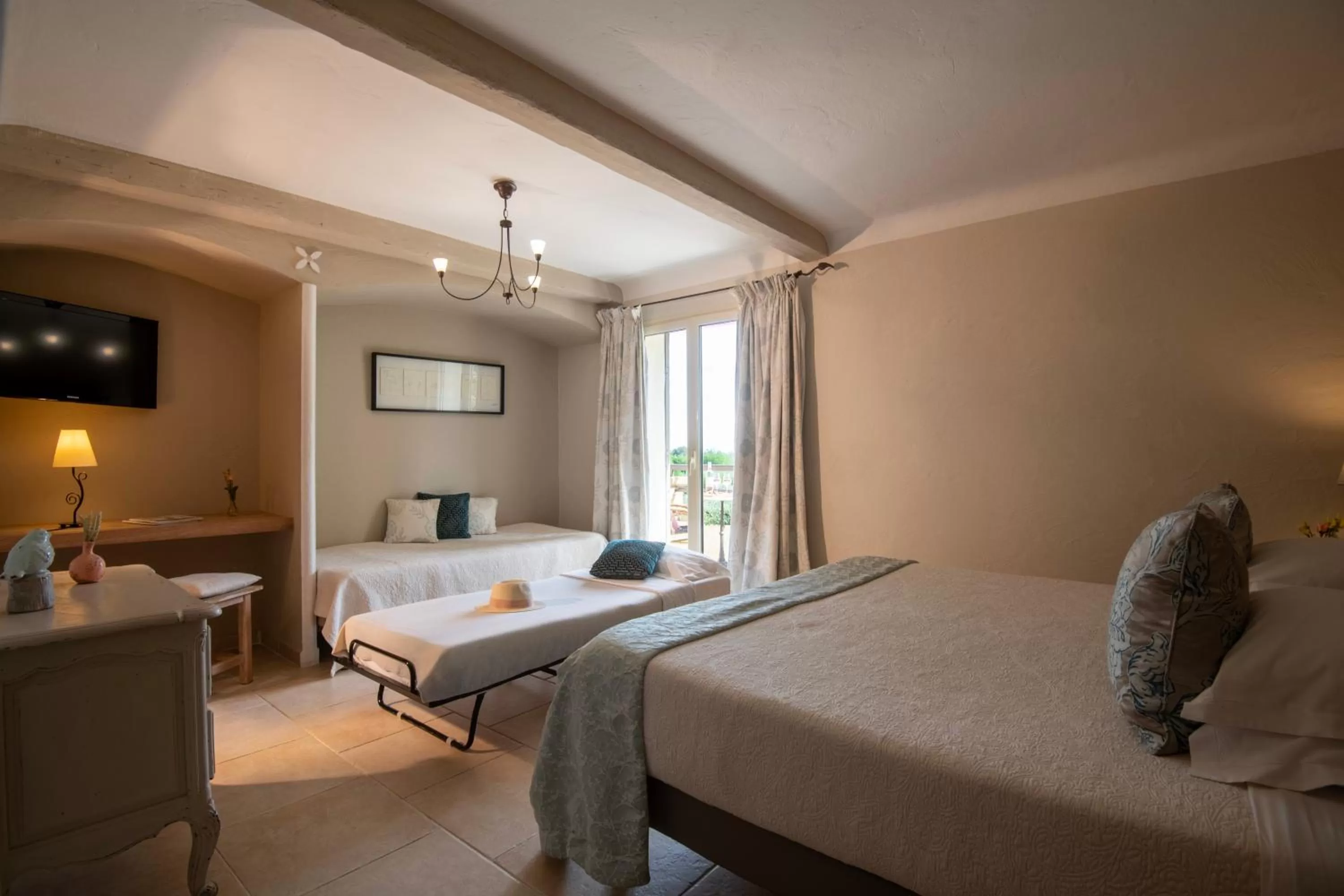 Bedroom, Bed in Hotel Les Messugues