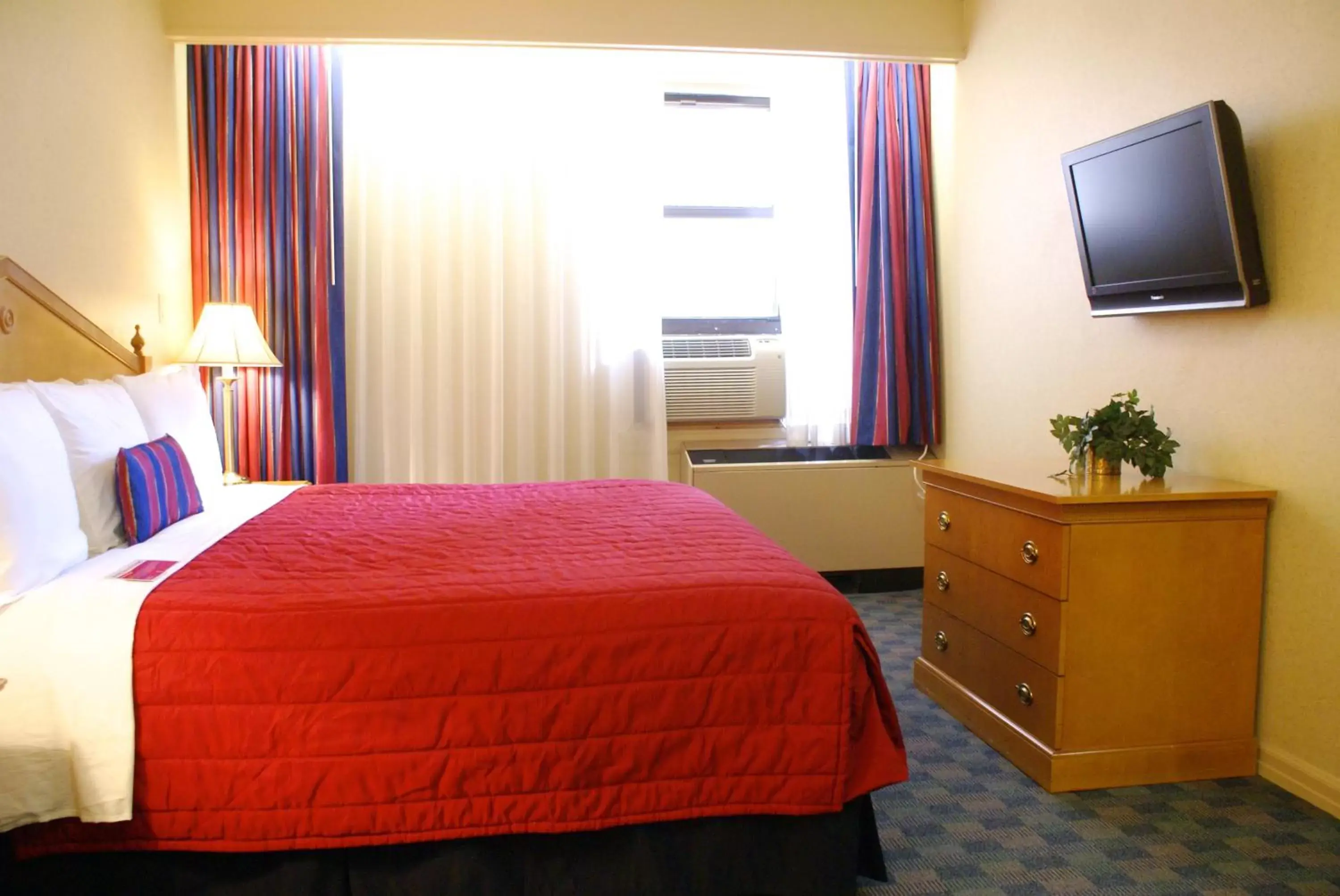 Bathroom, Bed in Ramada by Wyndham Jersey City