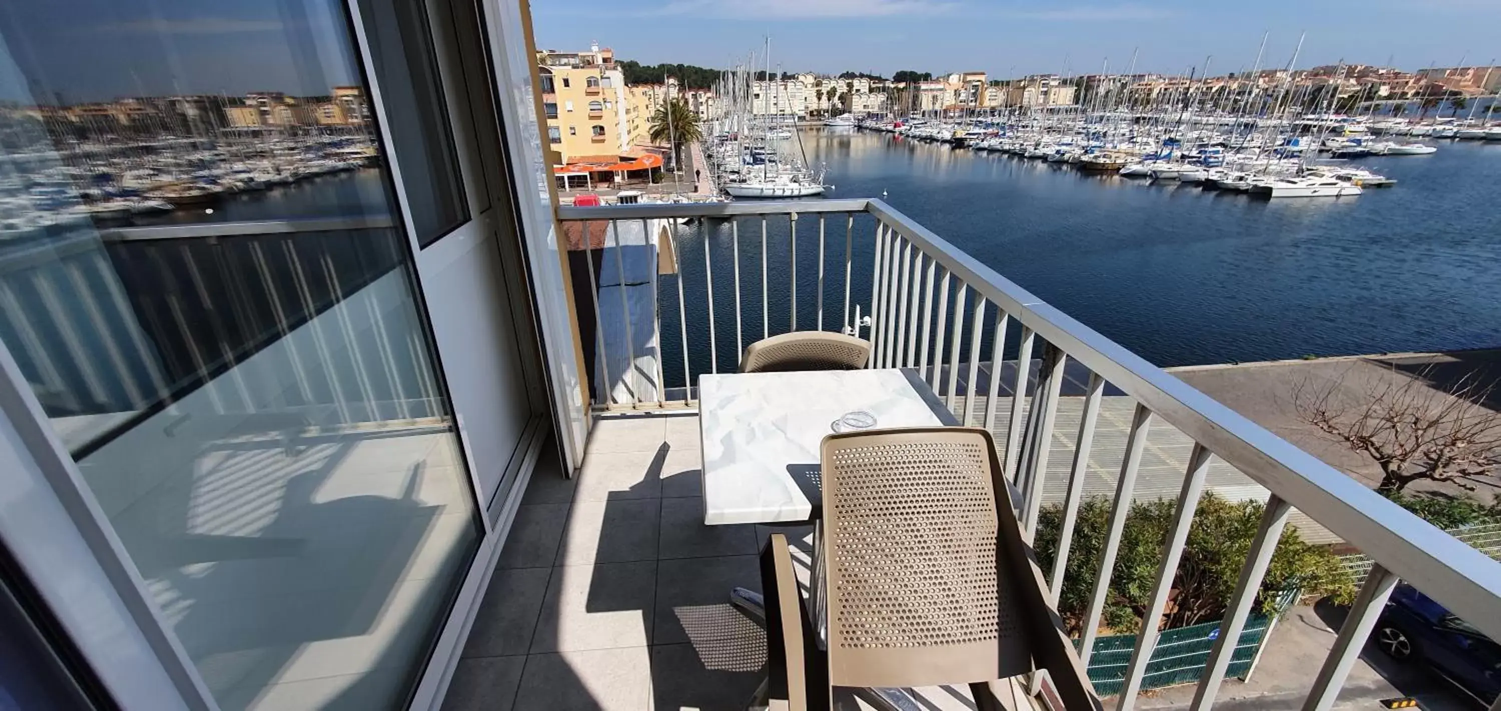 Sea view, Balcony/Terrace in Hôtel Port Beach