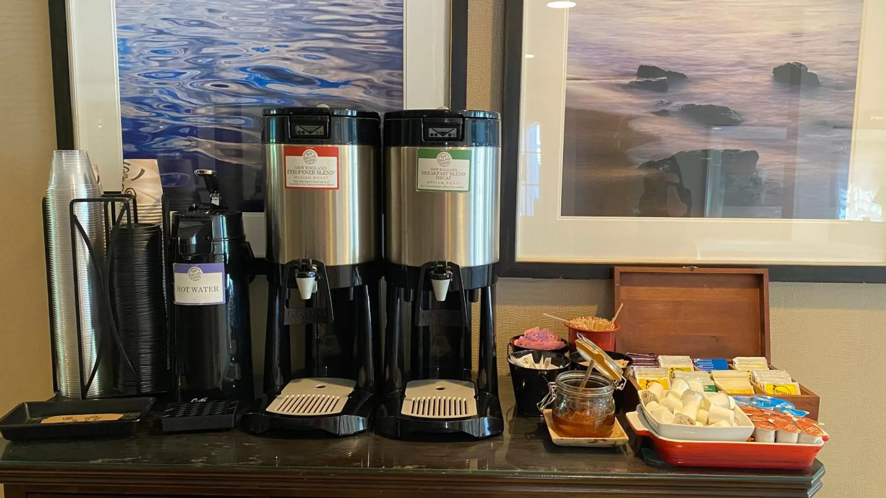 Breakfast in Port Inn & Suites Kennebunk, Ascend Hotel Collection