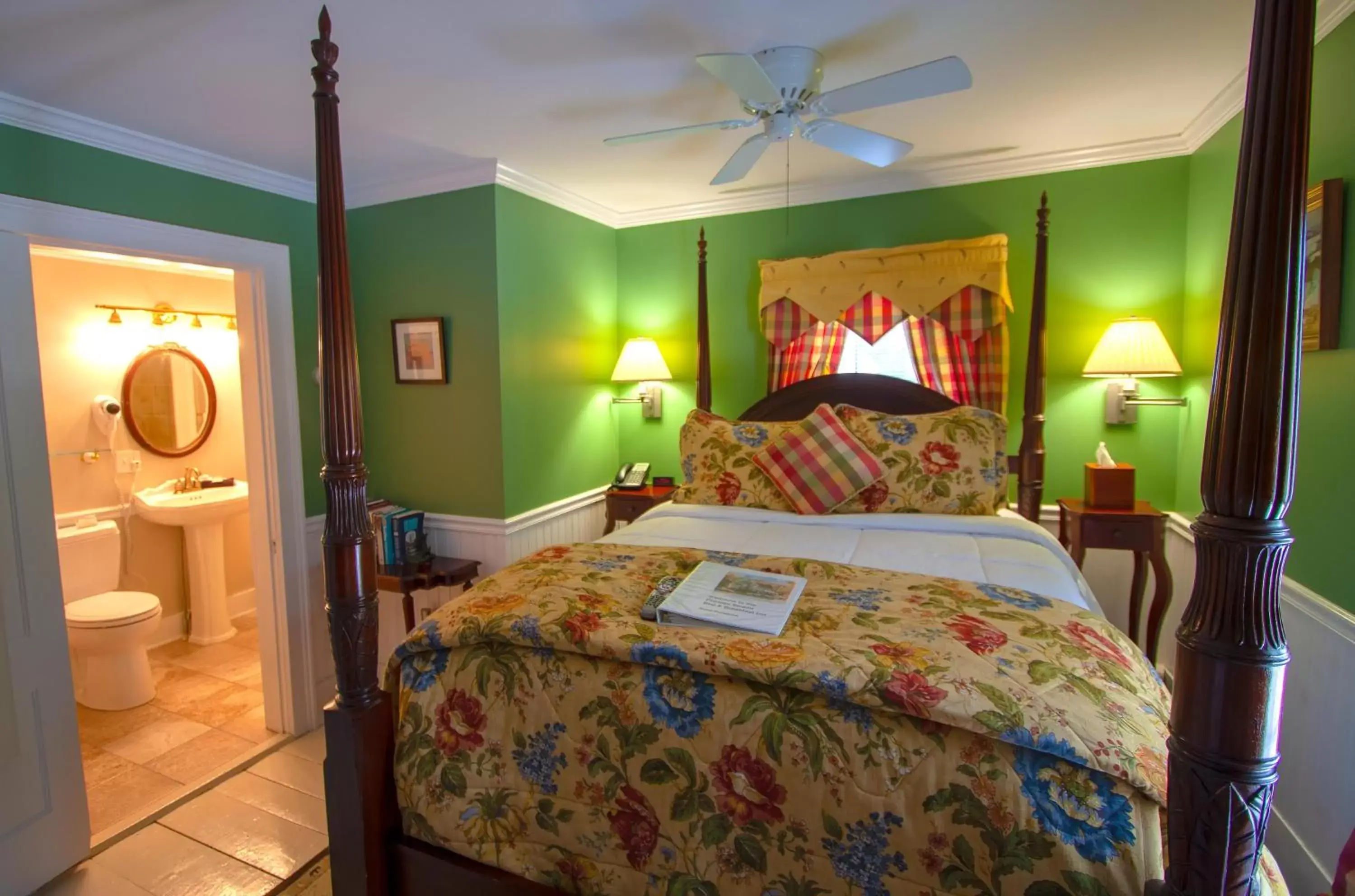 Bedroom, Bed in Phineas Swann Inn & Spa