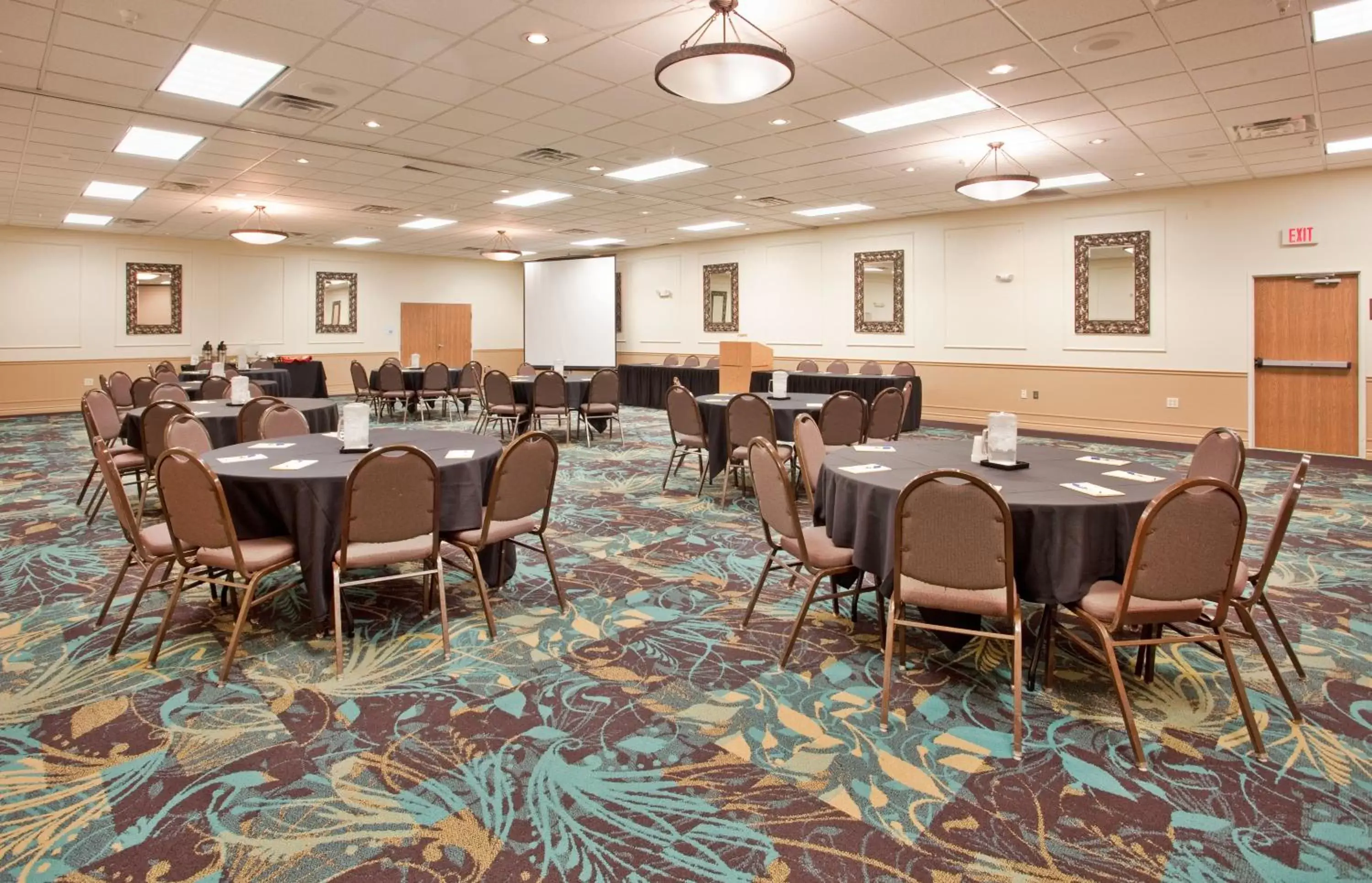 Meeting/conference room, Restaurant/Places to Eat in Holiday Inn Express Hotel & Suites Beatrice