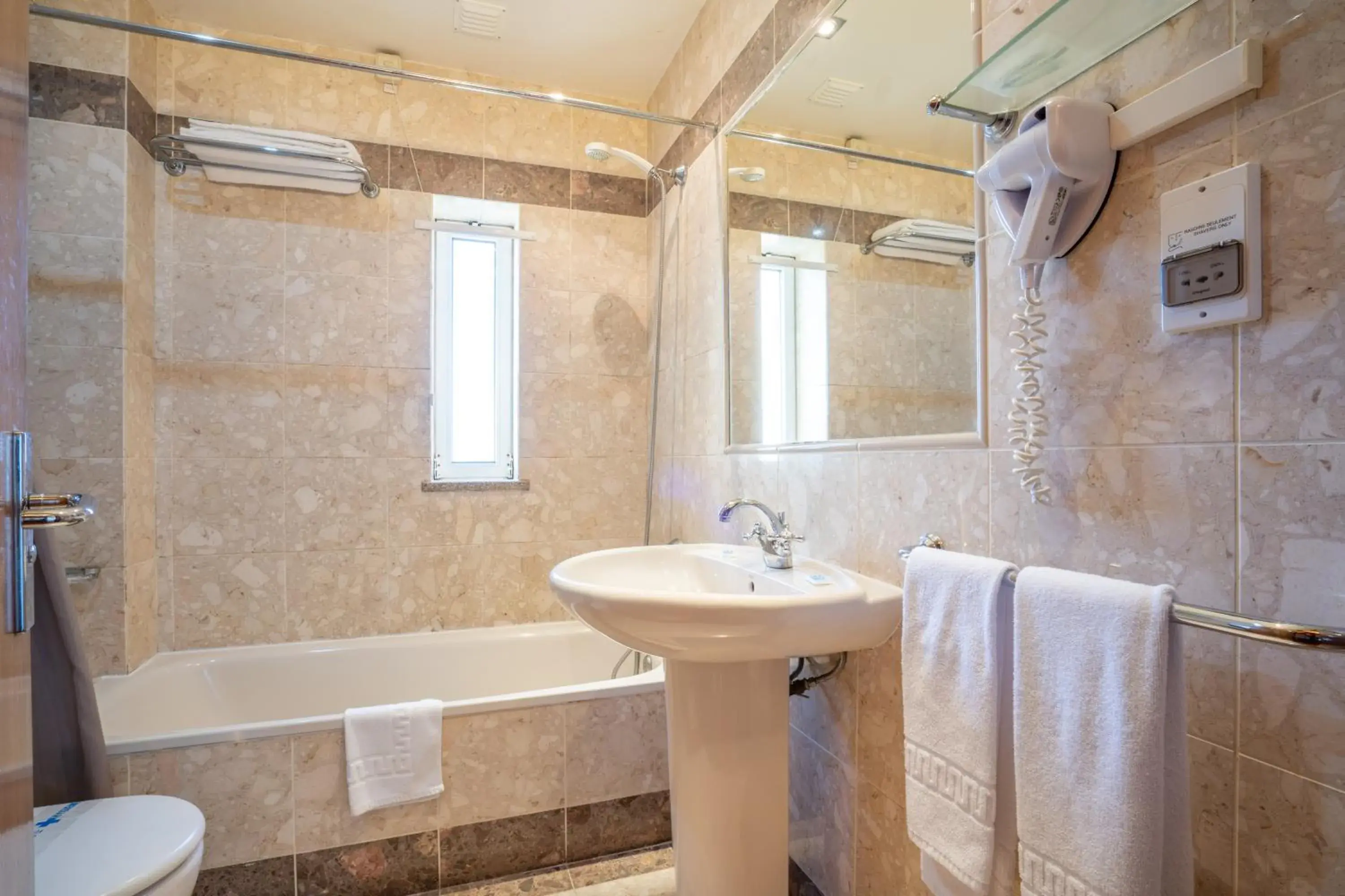 Bathroom in Hotel Ulveira