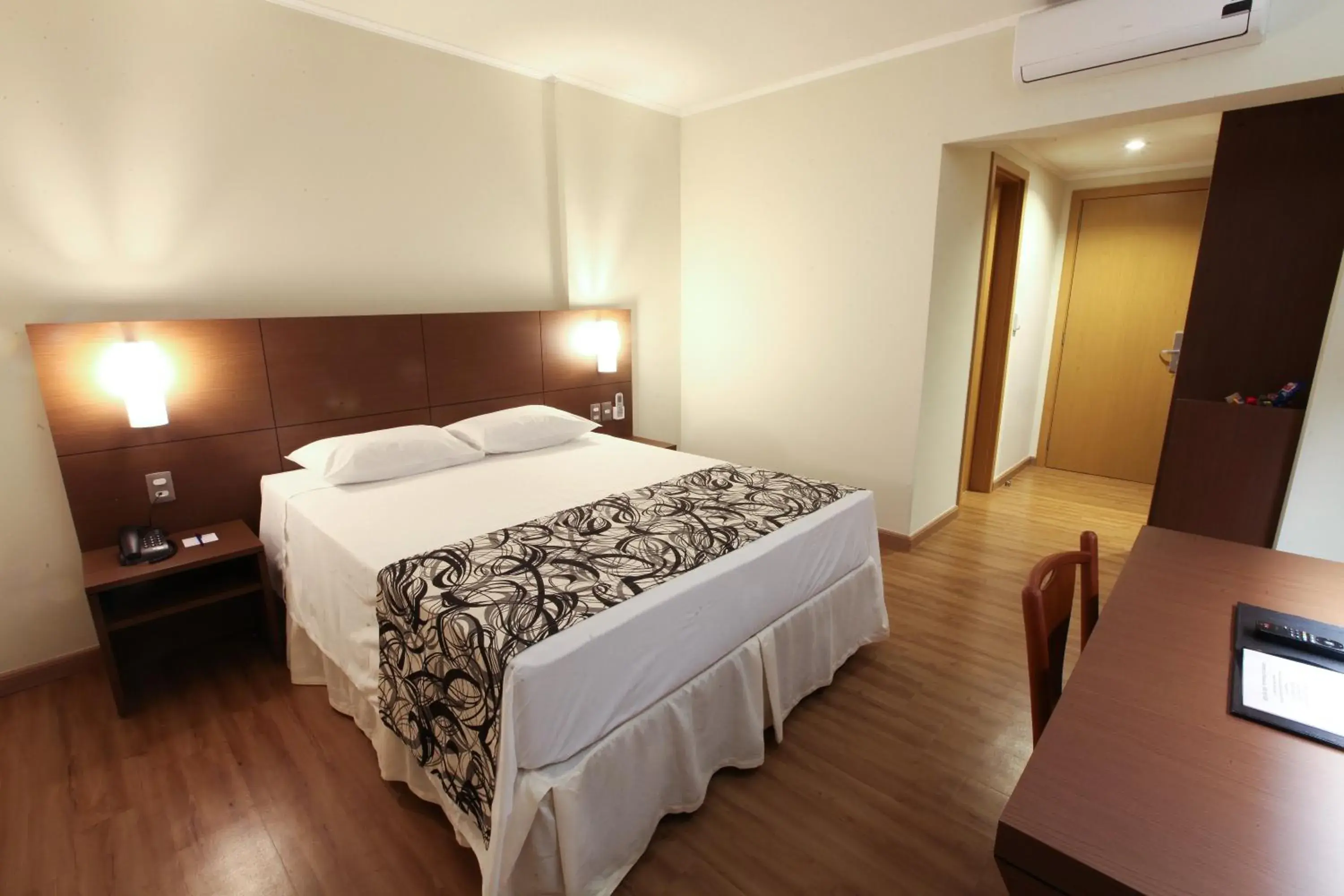 Photo of the whole room, Bed in Hotel Caiuá Cascavel