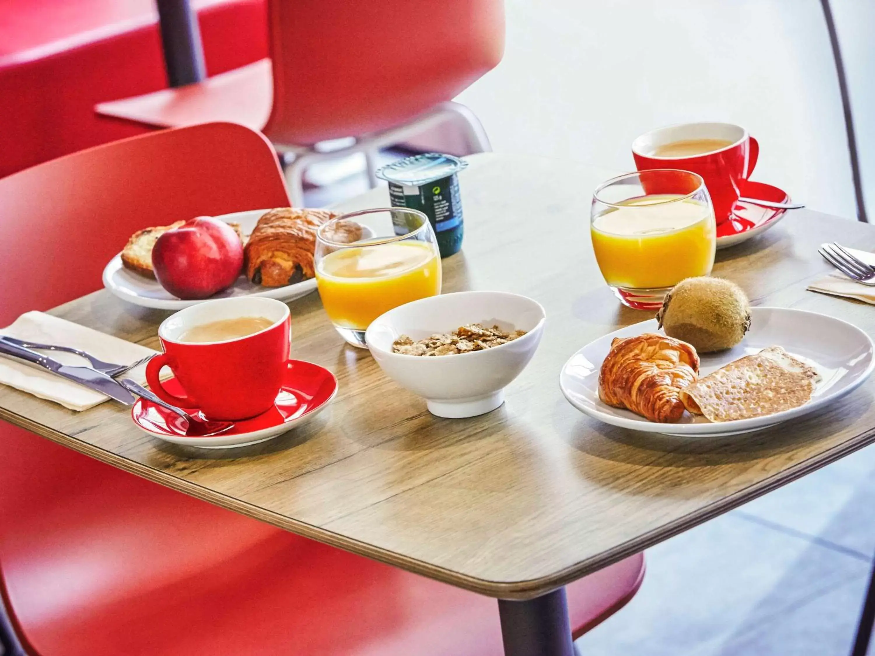 Restaurant/places to eat, Breakfast in ibis Paris CDG Airport
