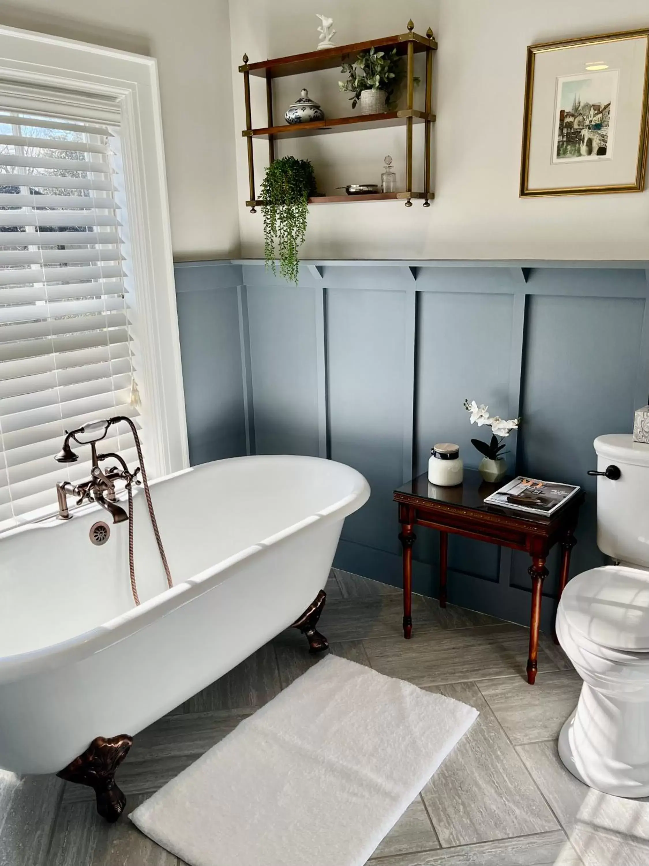 Bathroom in The Holly and Ivy Inn