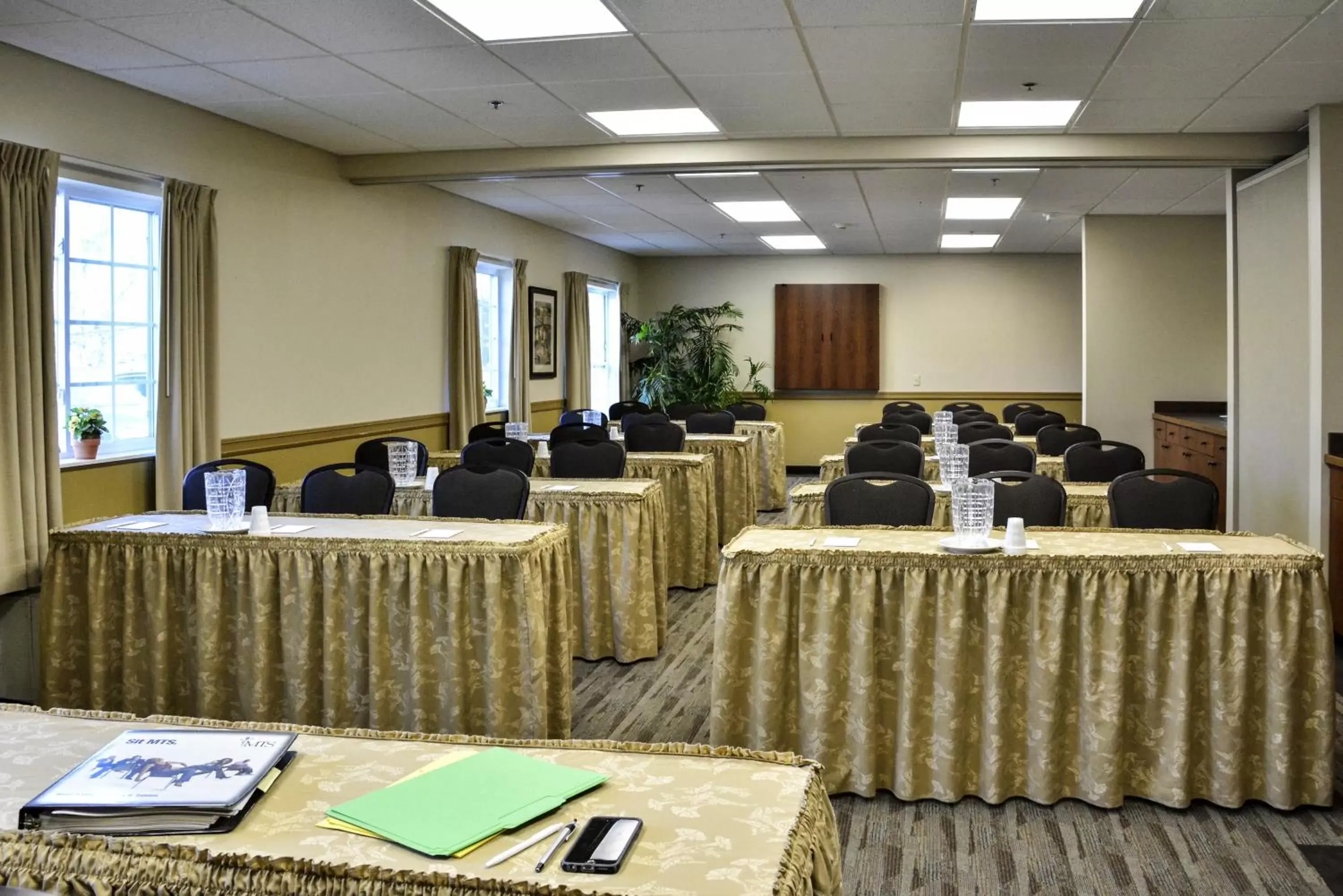 Business facilities, Business Area/Conference Room in Cresthill Suites Syracuse