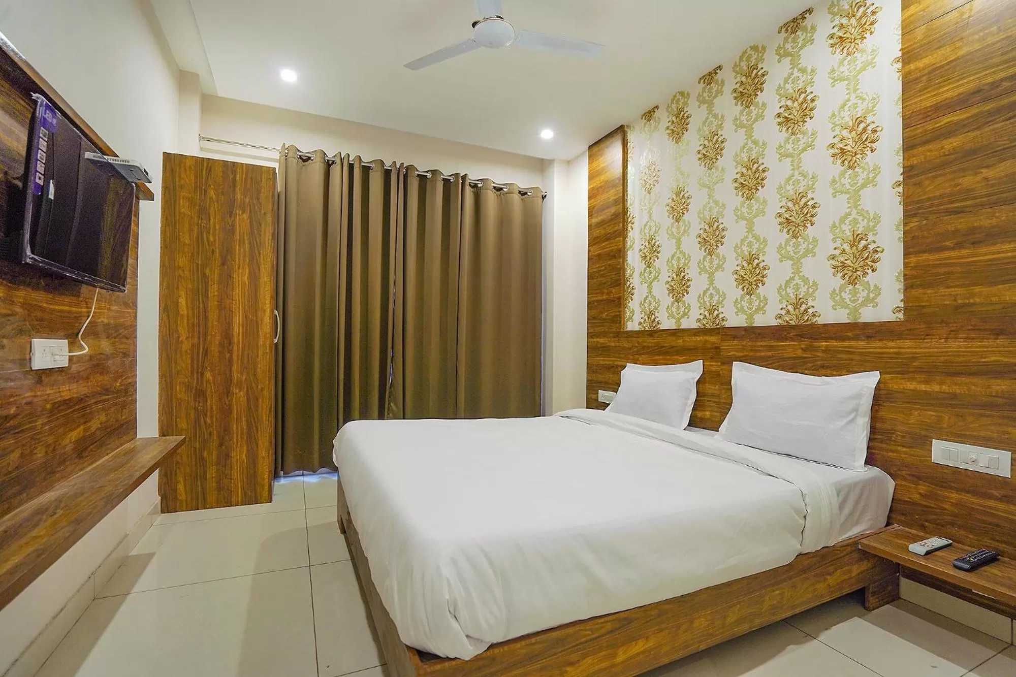 Bed in FabHotel HC Mohali Inn