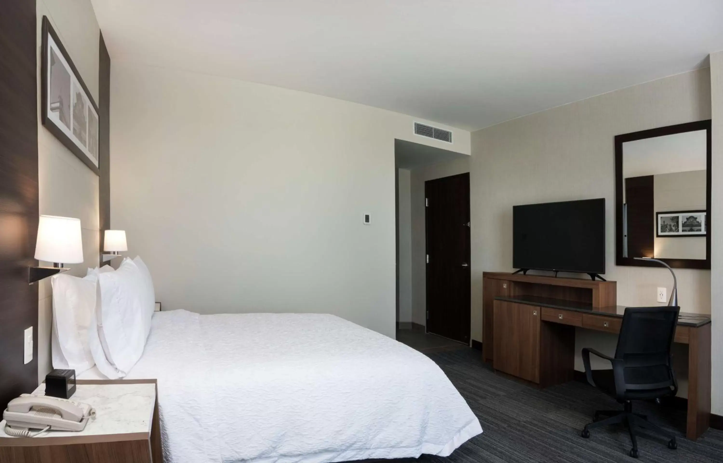 Bedroom, Bed in Hampton Inn By Hilton San Luis Potosi Bedroom, Bed in Hampton Inn By Hilton San Luis Potosi