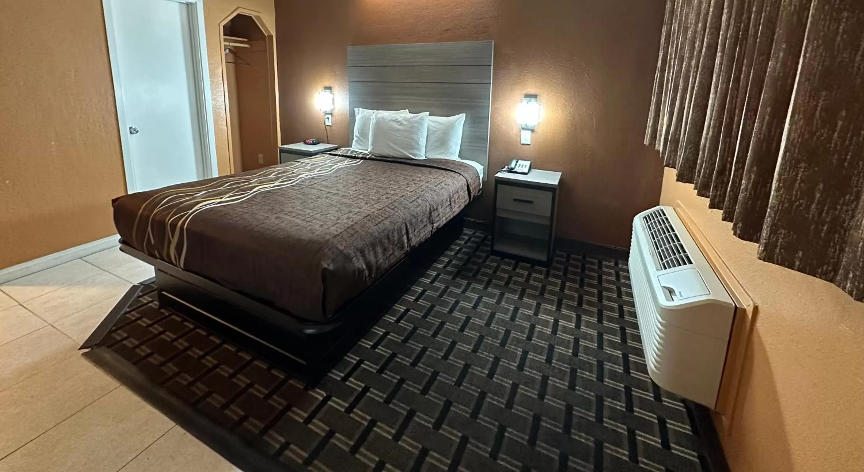 Bed in New Corral Motel Bed in New Corral Motel